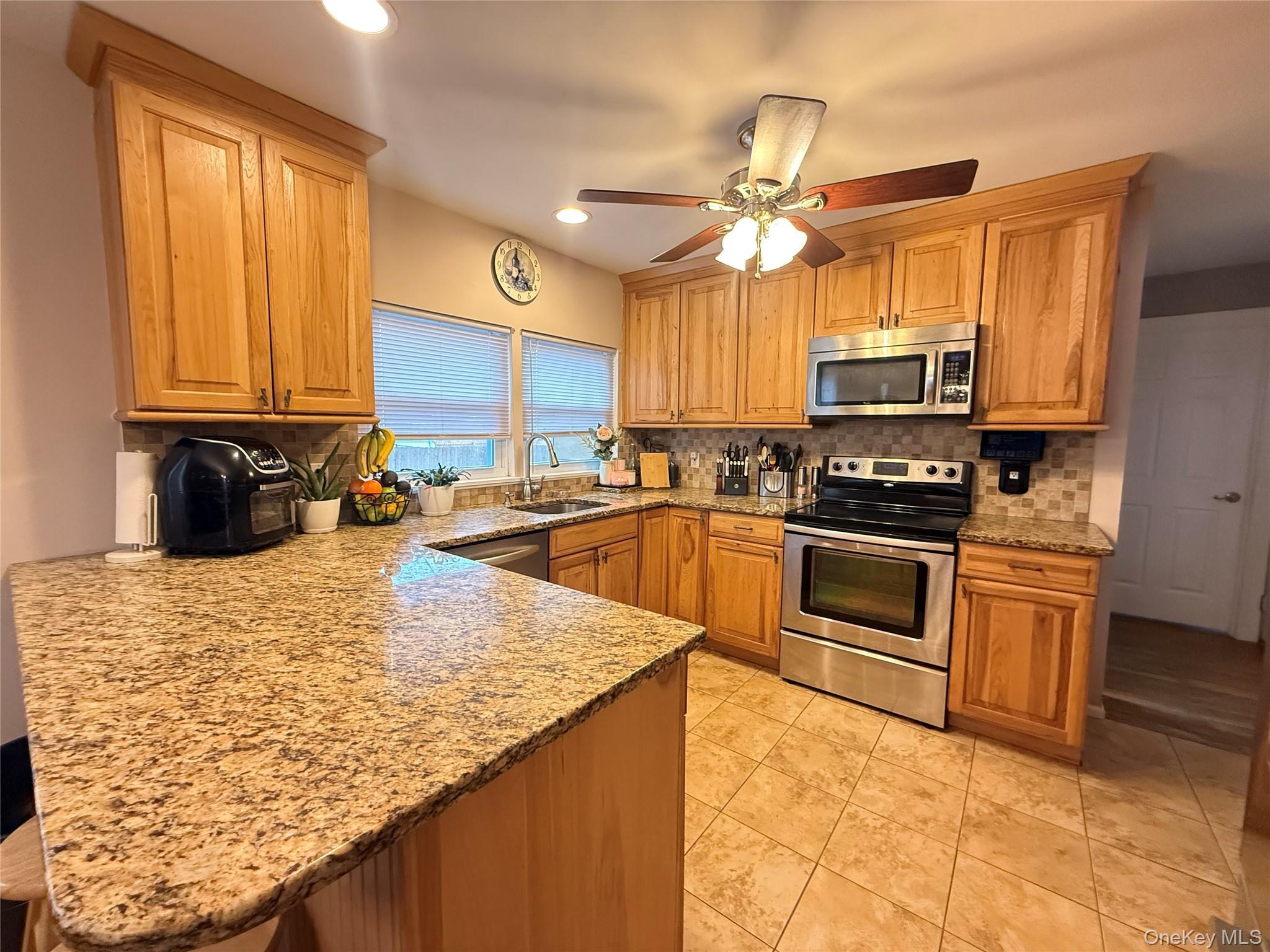 Single Family Southaven  Suffolk County, NY 11950, MLS-964350-8