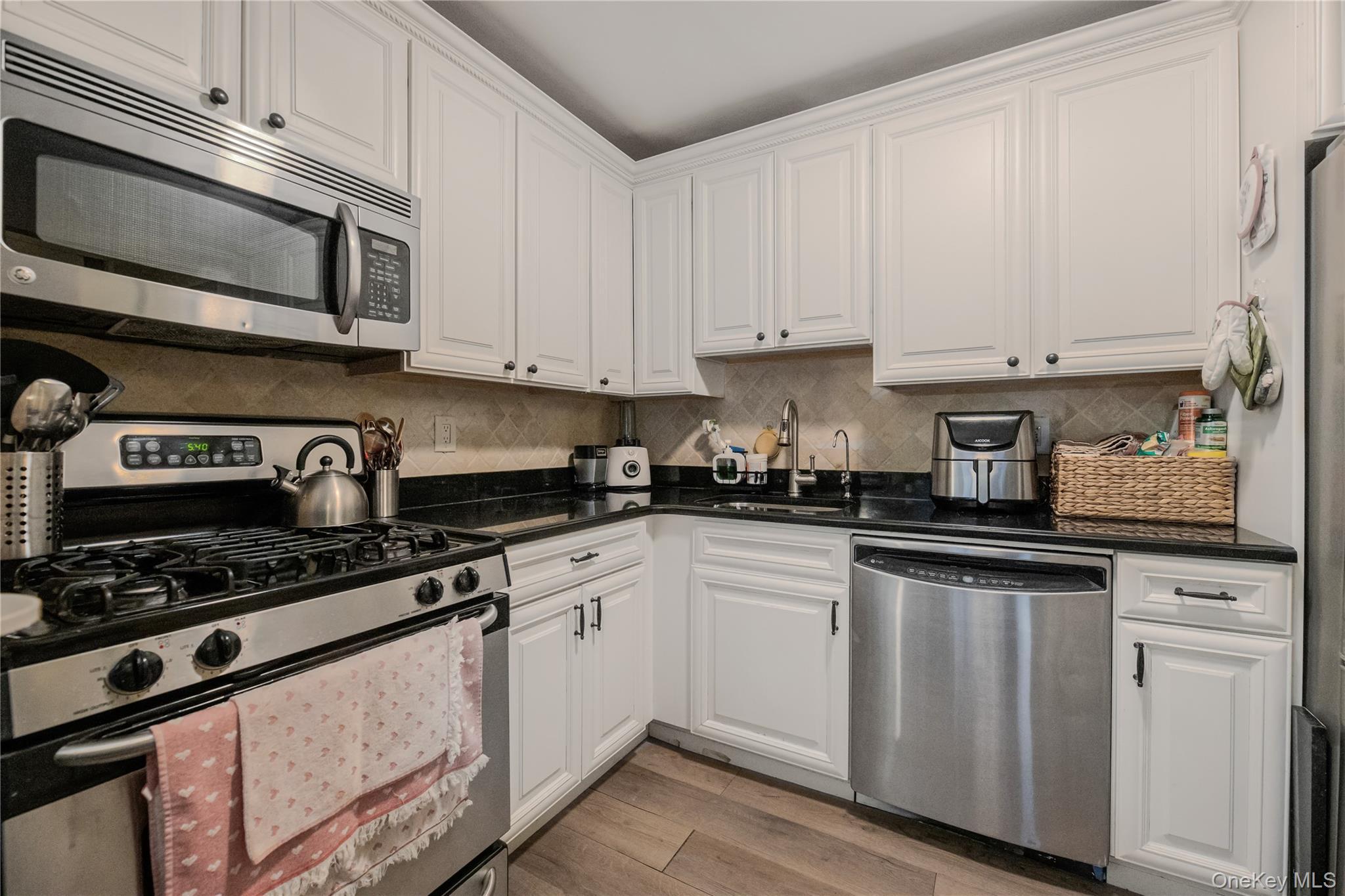 Condo Fairfield Bronx, NY 10463, MLS-964363-5