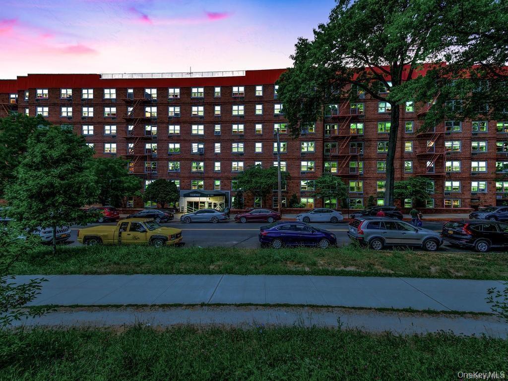 Coop Sedgwick  Bronx, NY 10463, MLS-964373-17