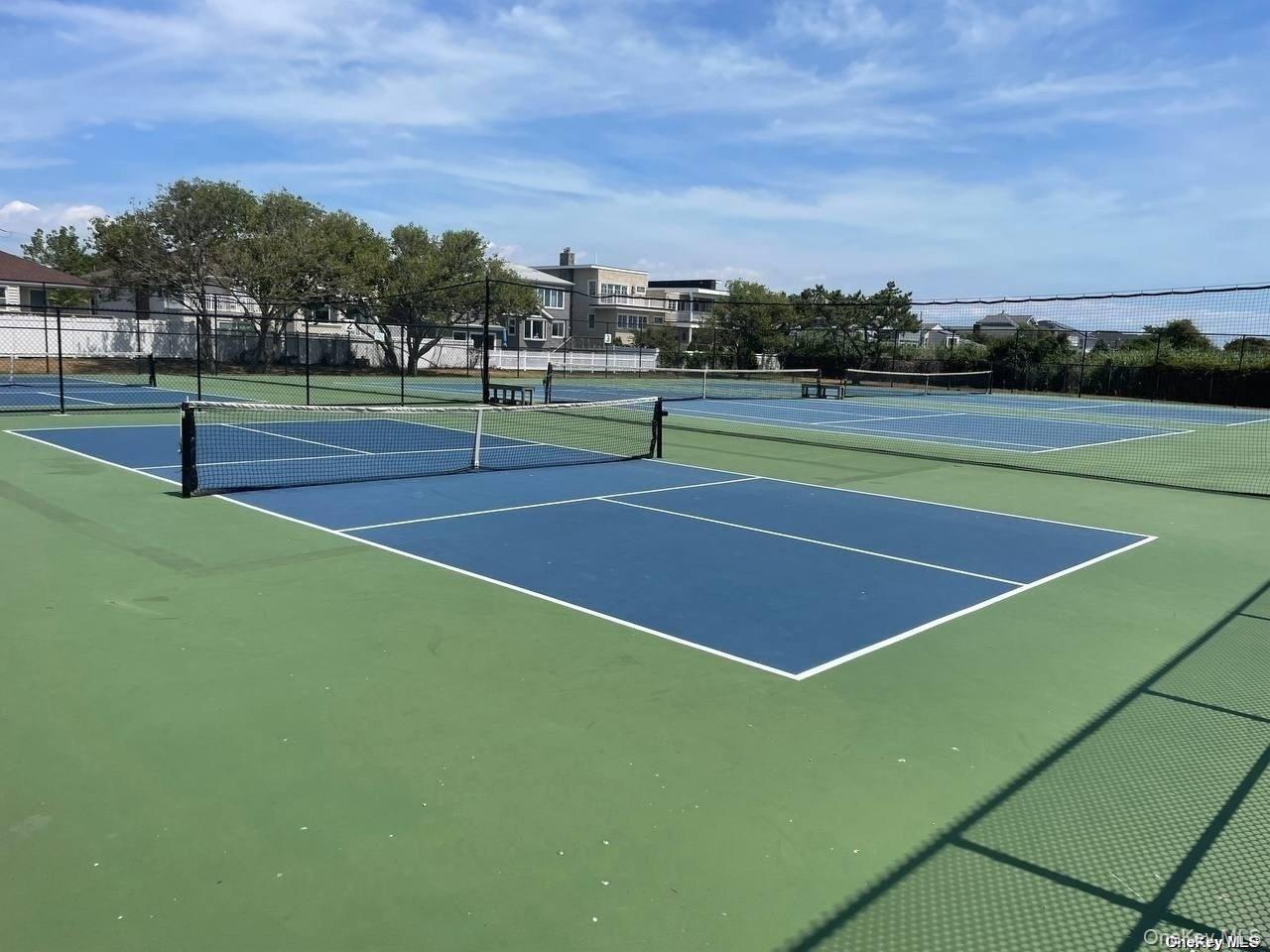 Condo Richmond  Nassau County, NY 11561, MLS-964414-17