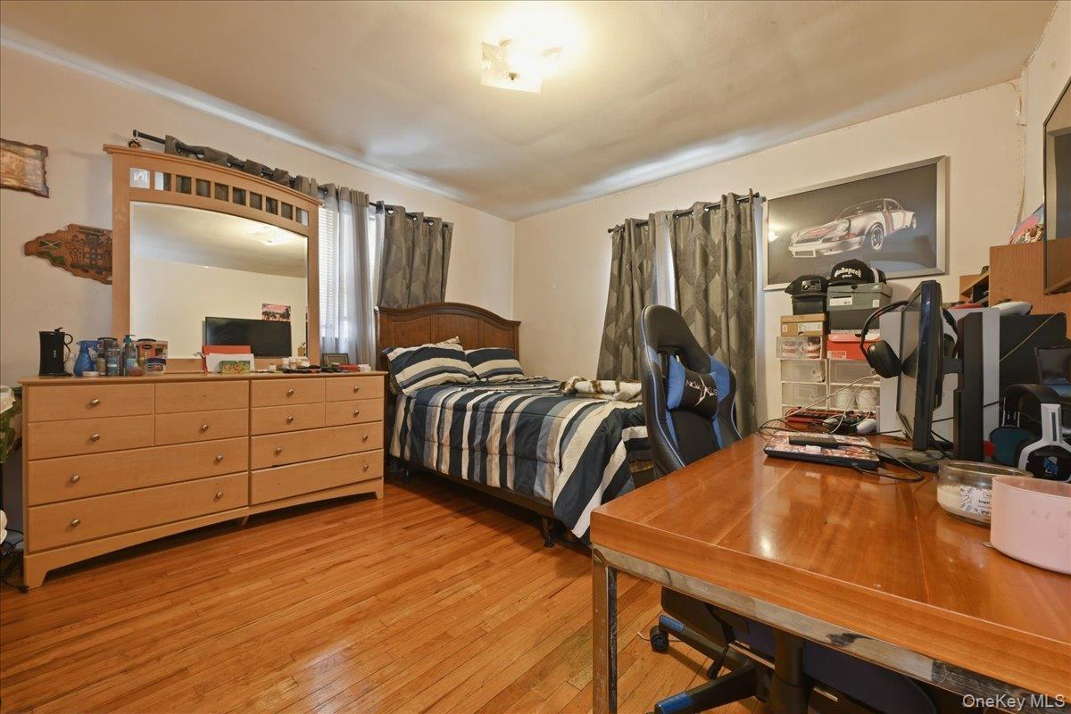 Single Family 220th  Queens, NY 11413, MLS-964466-10