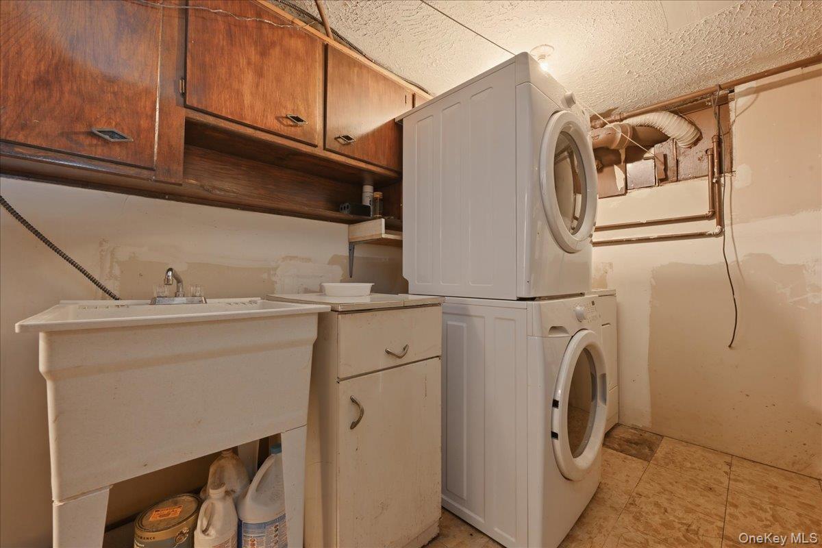 Single Family 220th  Queens, NY 11413, MLS-964466-18