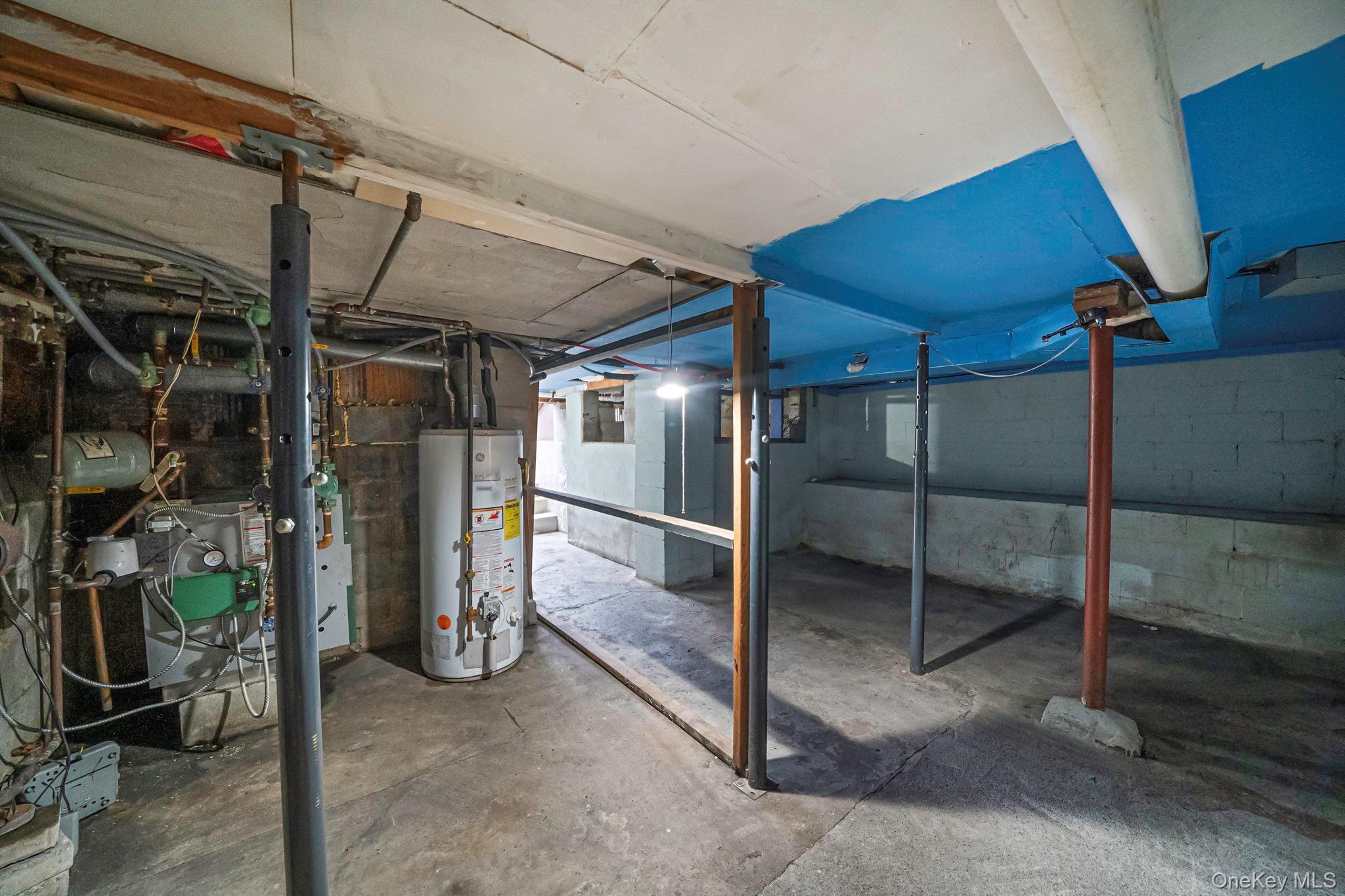 Single Family Main  Suffolk County, NY 11901, MLS-964525-11