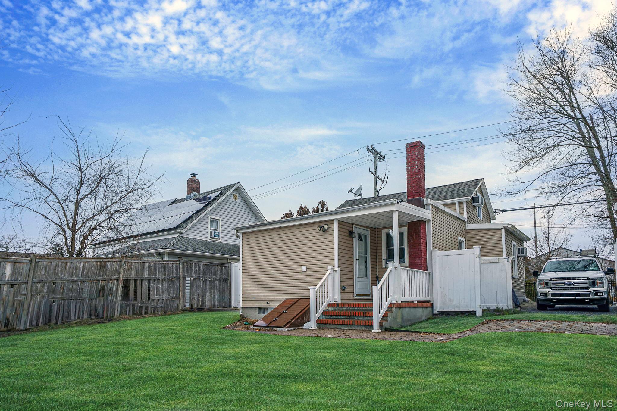 Single Family Main  Suffolk County, NY 11901, MLS-964525-2