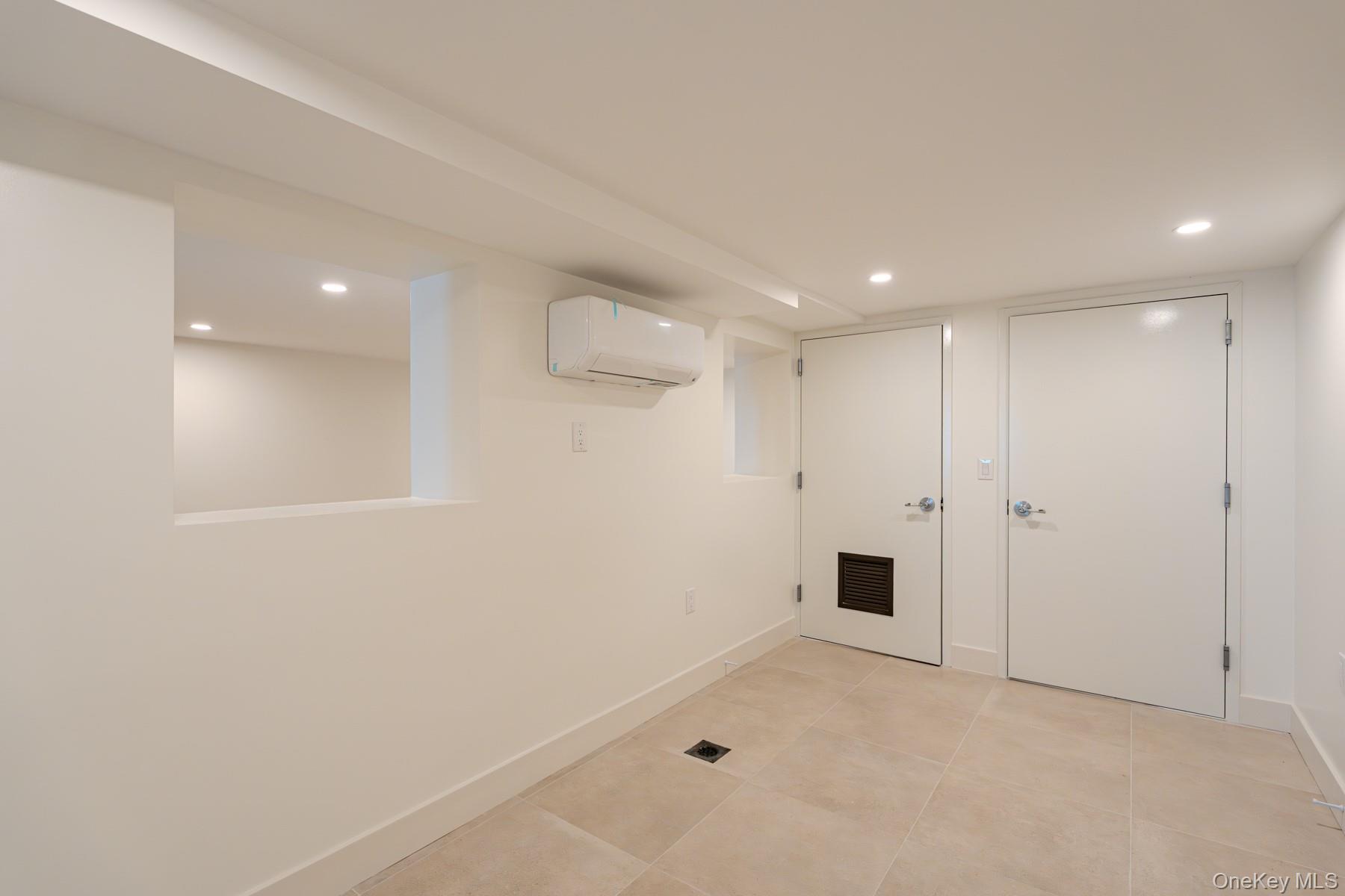 Single Family 106th  Brooklyn, NY 11236, MLS-964545-37