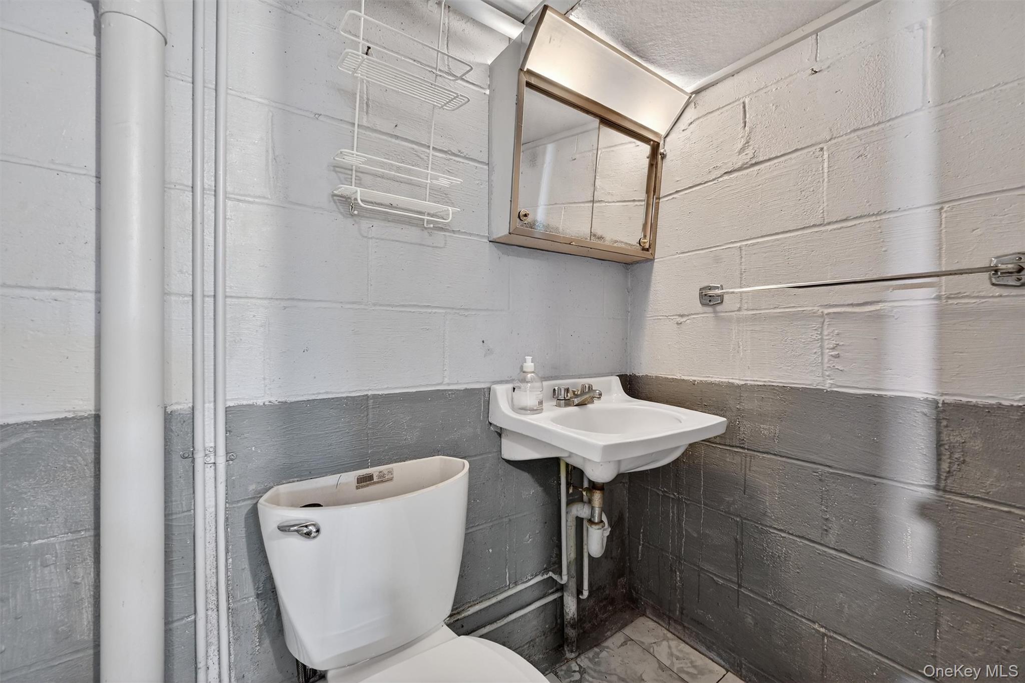 Single Family Valewood  Orange County, NY 12553, MLS-964560-28