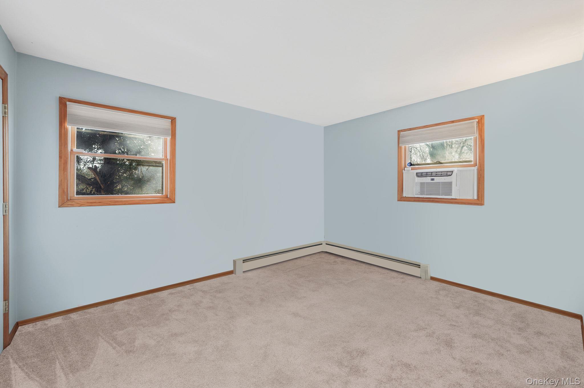 Single Family Hillside  Suffolk County, NY 11789, MLS-964582-21