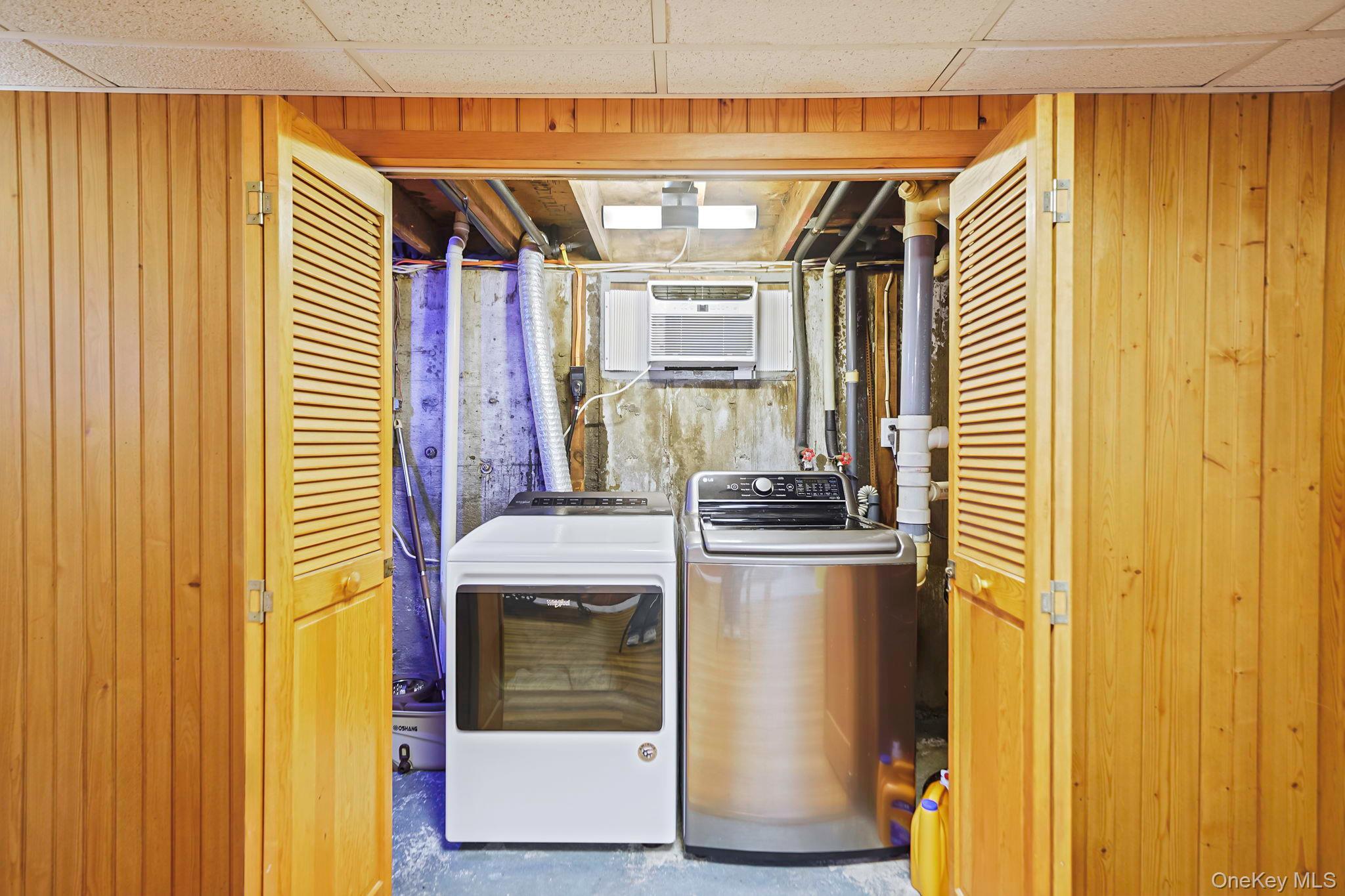 Single Family Hillside  Suffolk County, NY 11789, MLS-964582-26