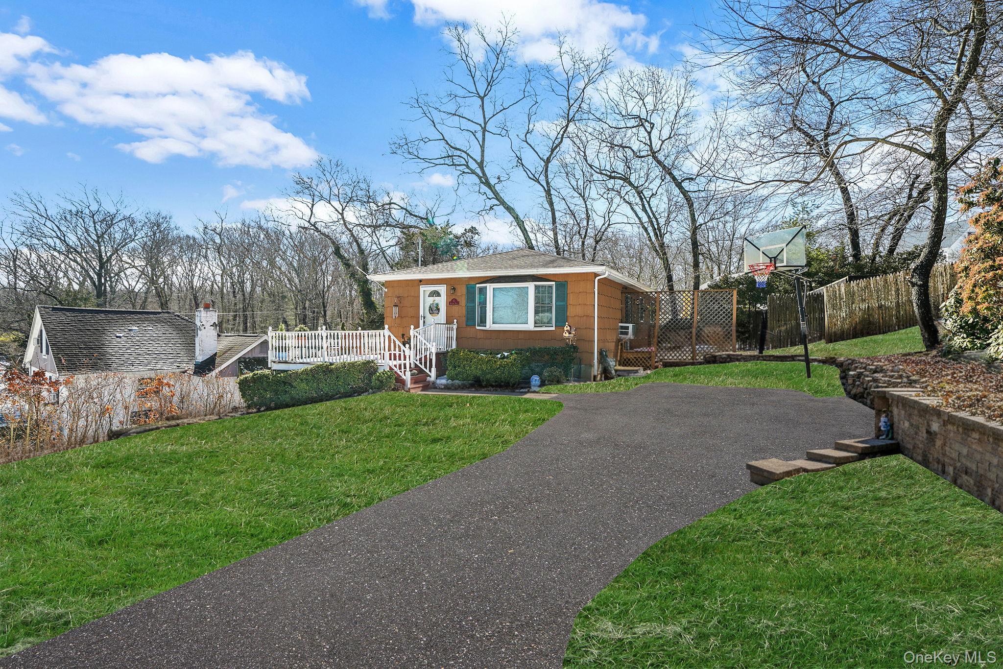 Single Family Hillside  Suffolk County, NY 11789, MLS-964582-3