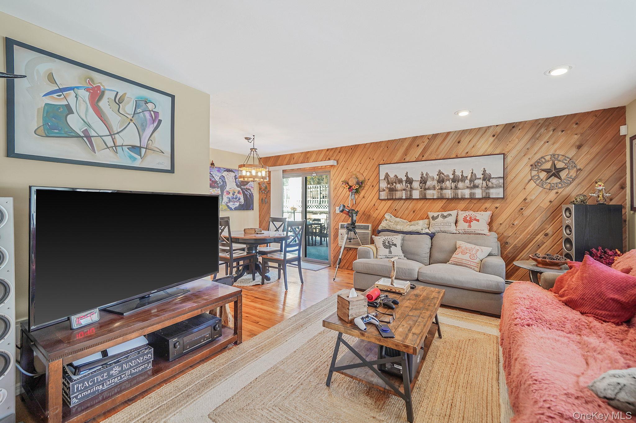 Single Family Hillside  Suffolk County, NY 11789, MLS-964582-7