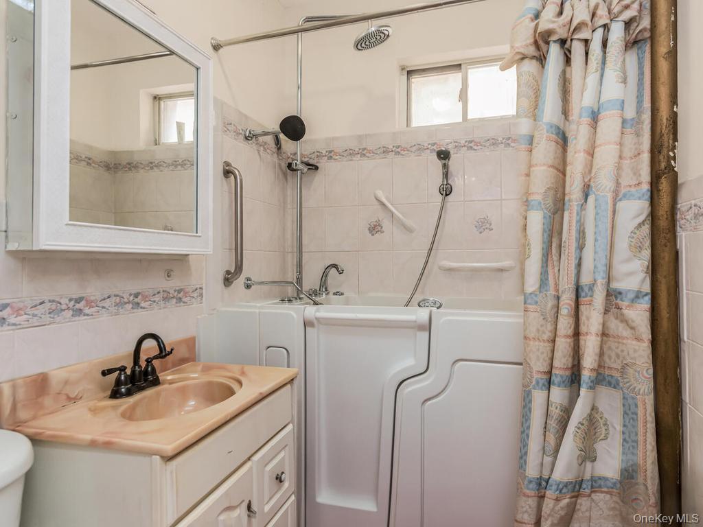 Single Family Croes  Bronx, NY 10472, MLS-964601-6