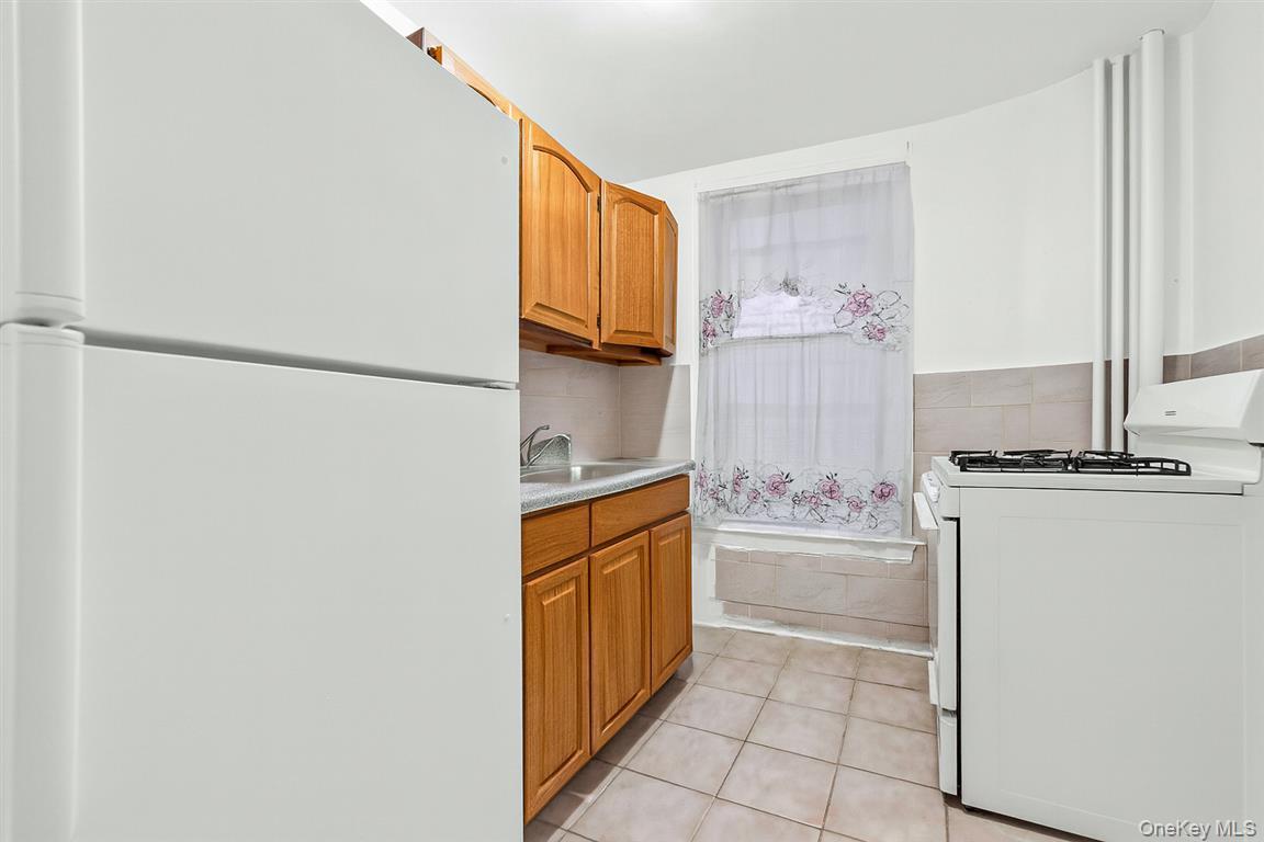 Coop Amsterdam Avenue  Manhattan, NY 10032, MLS-964630-8