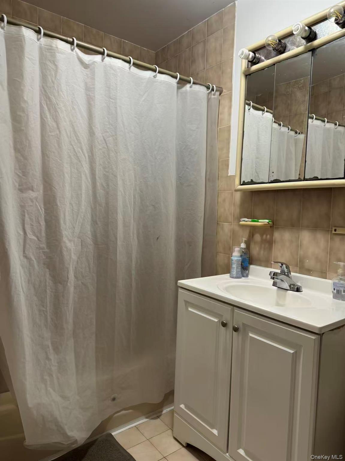 Single Family 69th Queens, NY 11378, MLS-964639-16