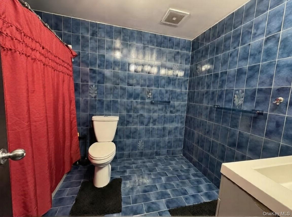 Single Family 69th Queens, NY 11378, MLS-964639-17