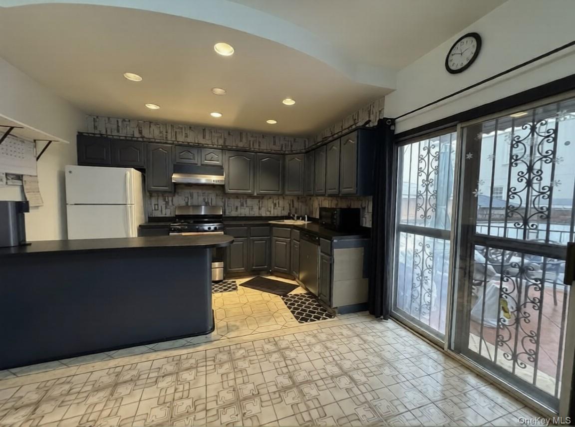 Single Family 69th Queens, NY 11378, MLS-964639-7