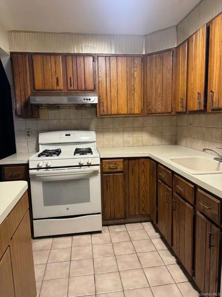 Single Family 69th Queens, NY 11378, MLS-964639-9