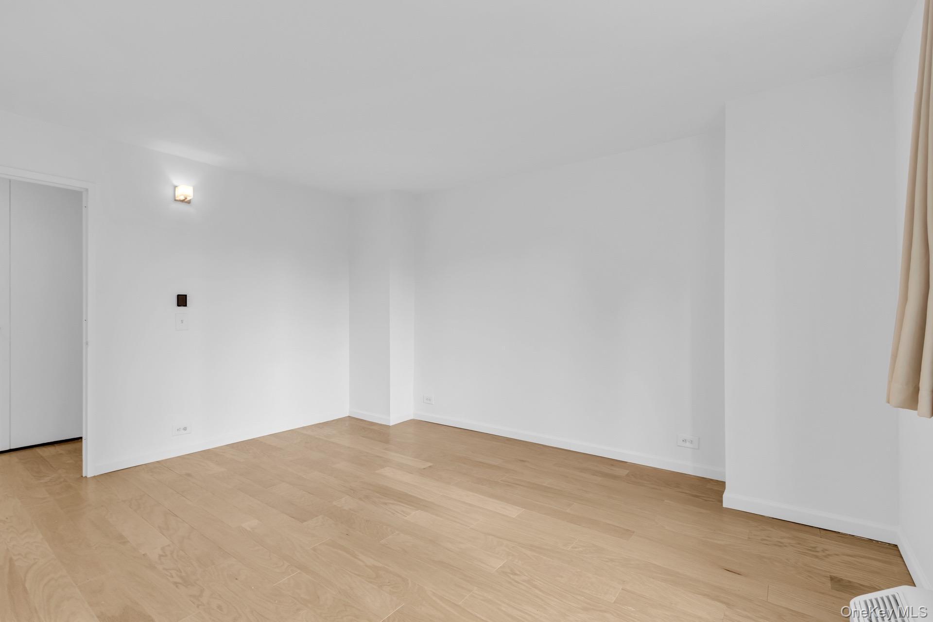 Apartment 93rd  Manhattan, NY 10128, MLS-964831-20