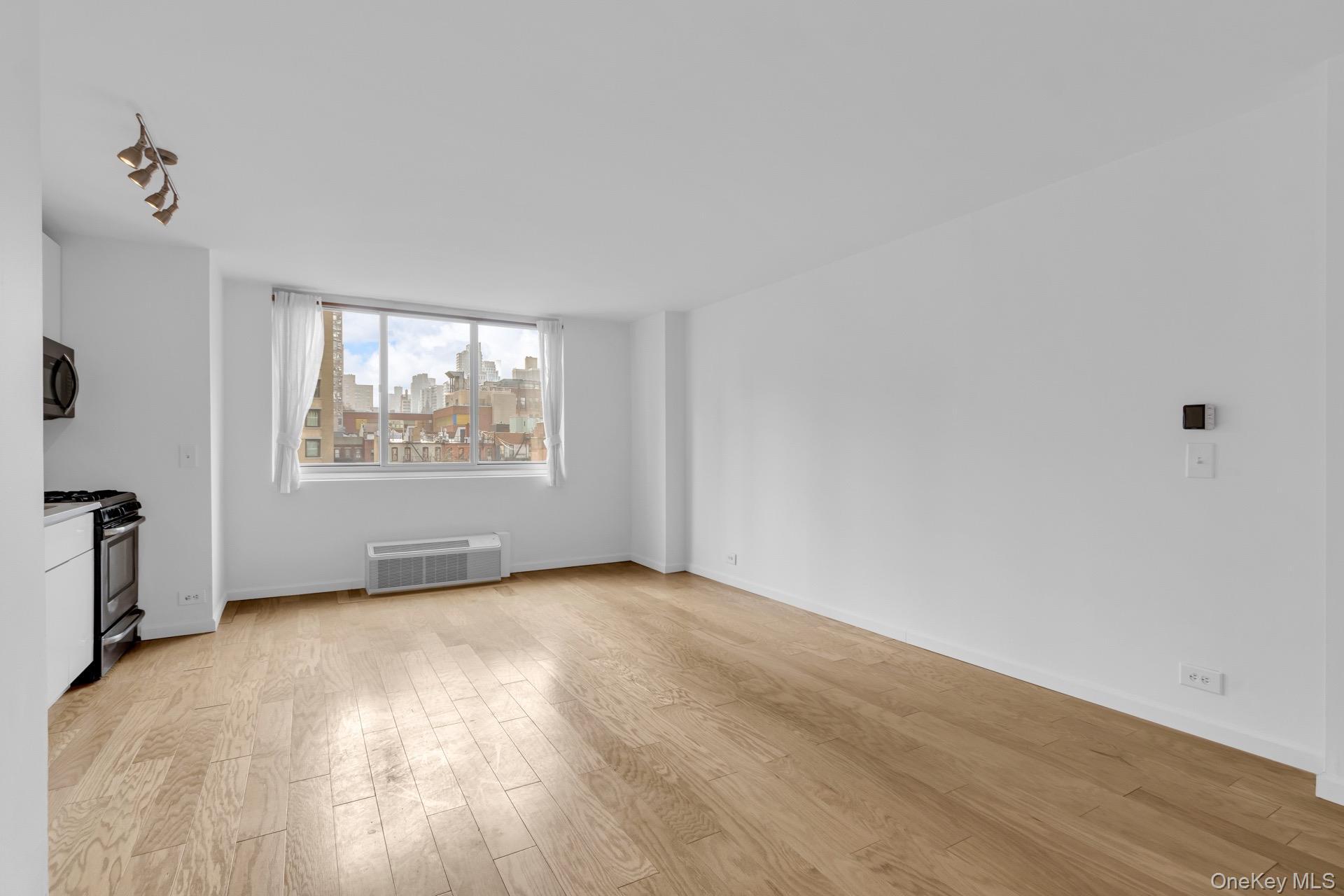 Apartment 93rd  Manhattan, NY 10128, MLS-964831-4
