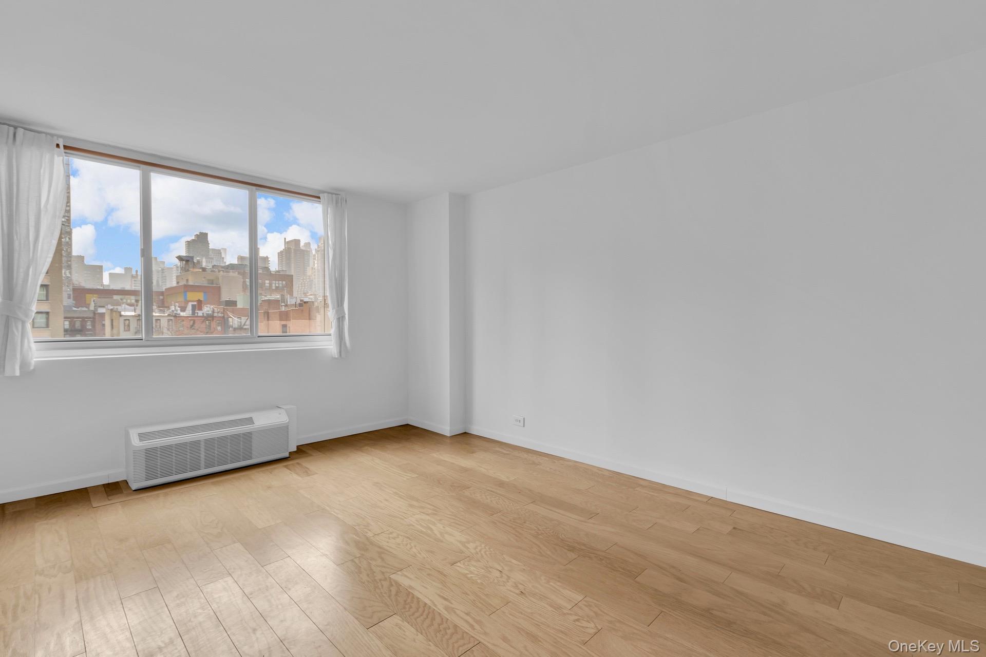 Apartment 93rd  Manhattan, NY 10128, MLS-964831-5