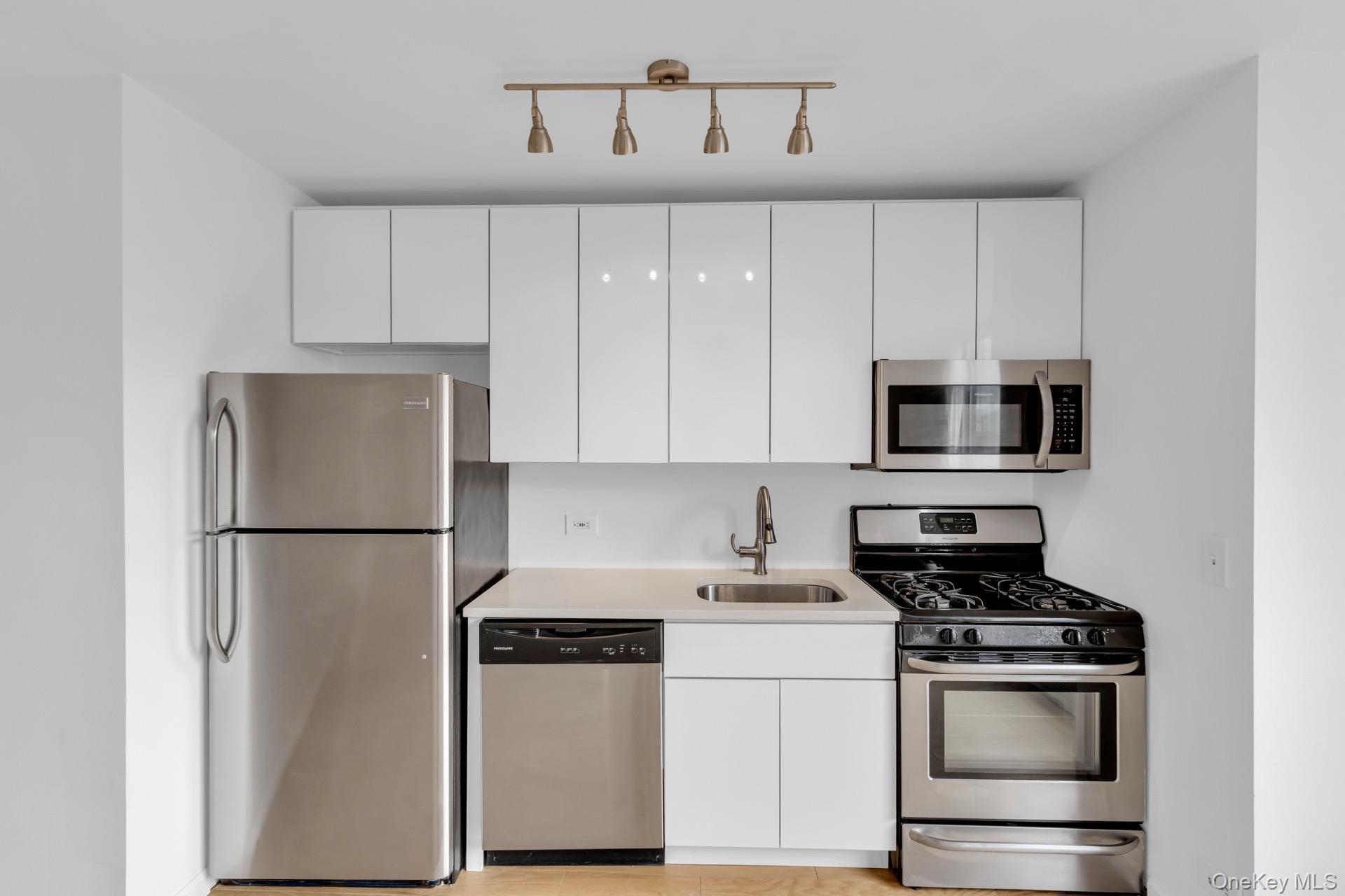 Apartment 93rd  Manhattan, NY 10128, MLS-964831-9