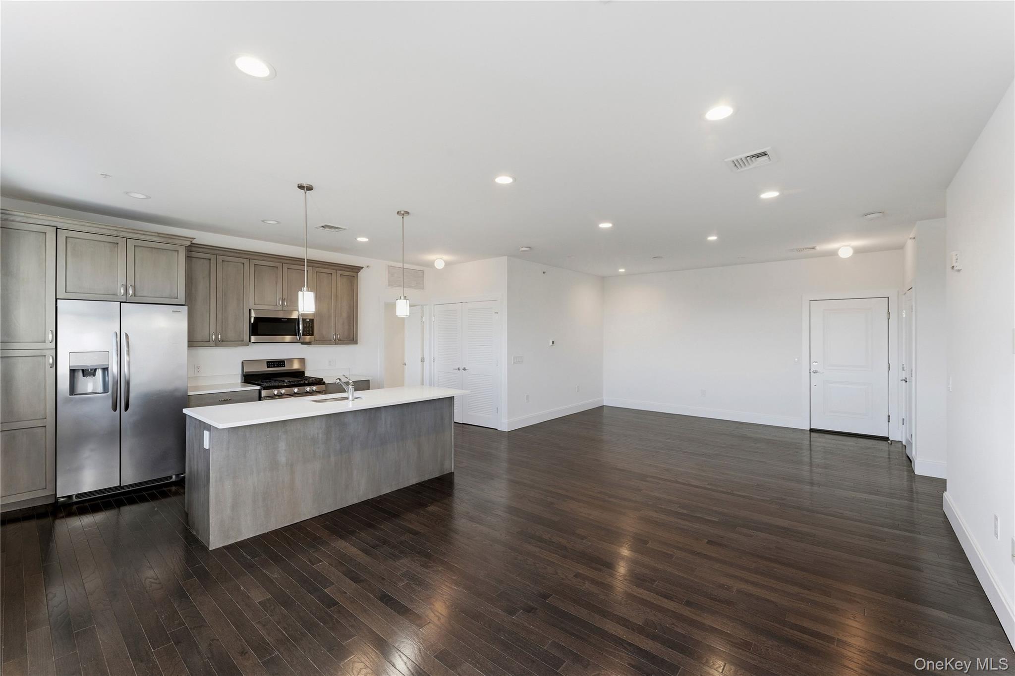 Condo Marina Pointe  Nassau County, NY 11518, MLS-964935-7