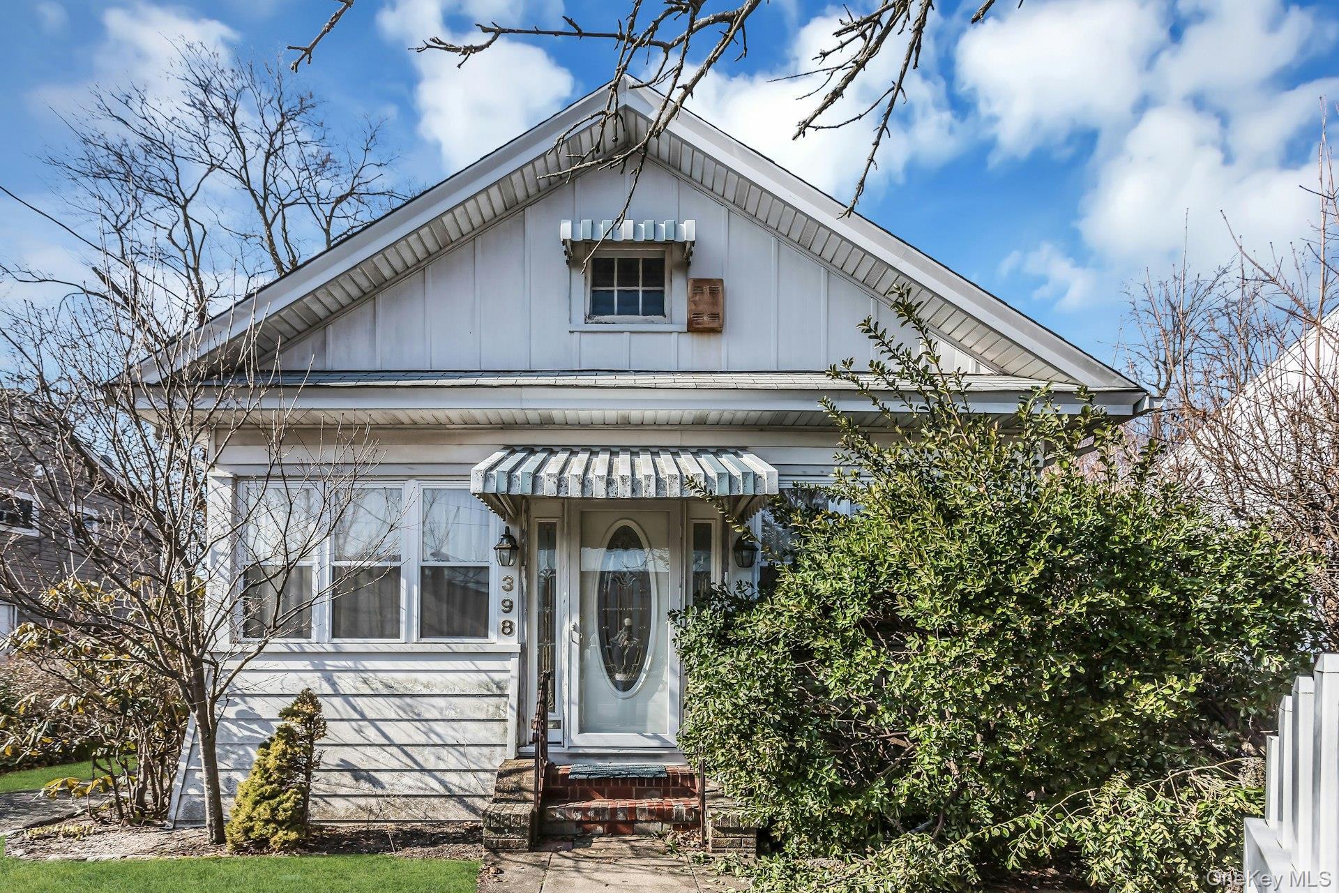 Single Family Babylon  Nassau County, NY 11520, MLS-965002-2