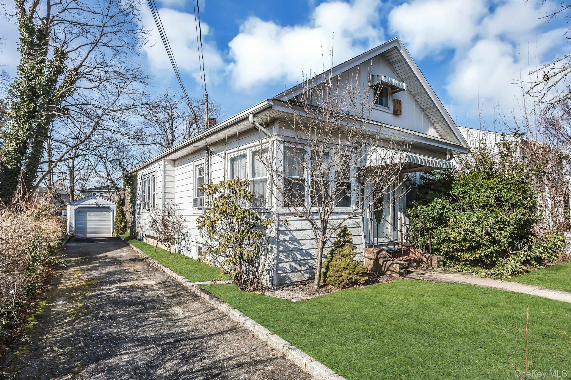 Single Family Babylon  Nassau County, NY 11520, MLS-965002-3