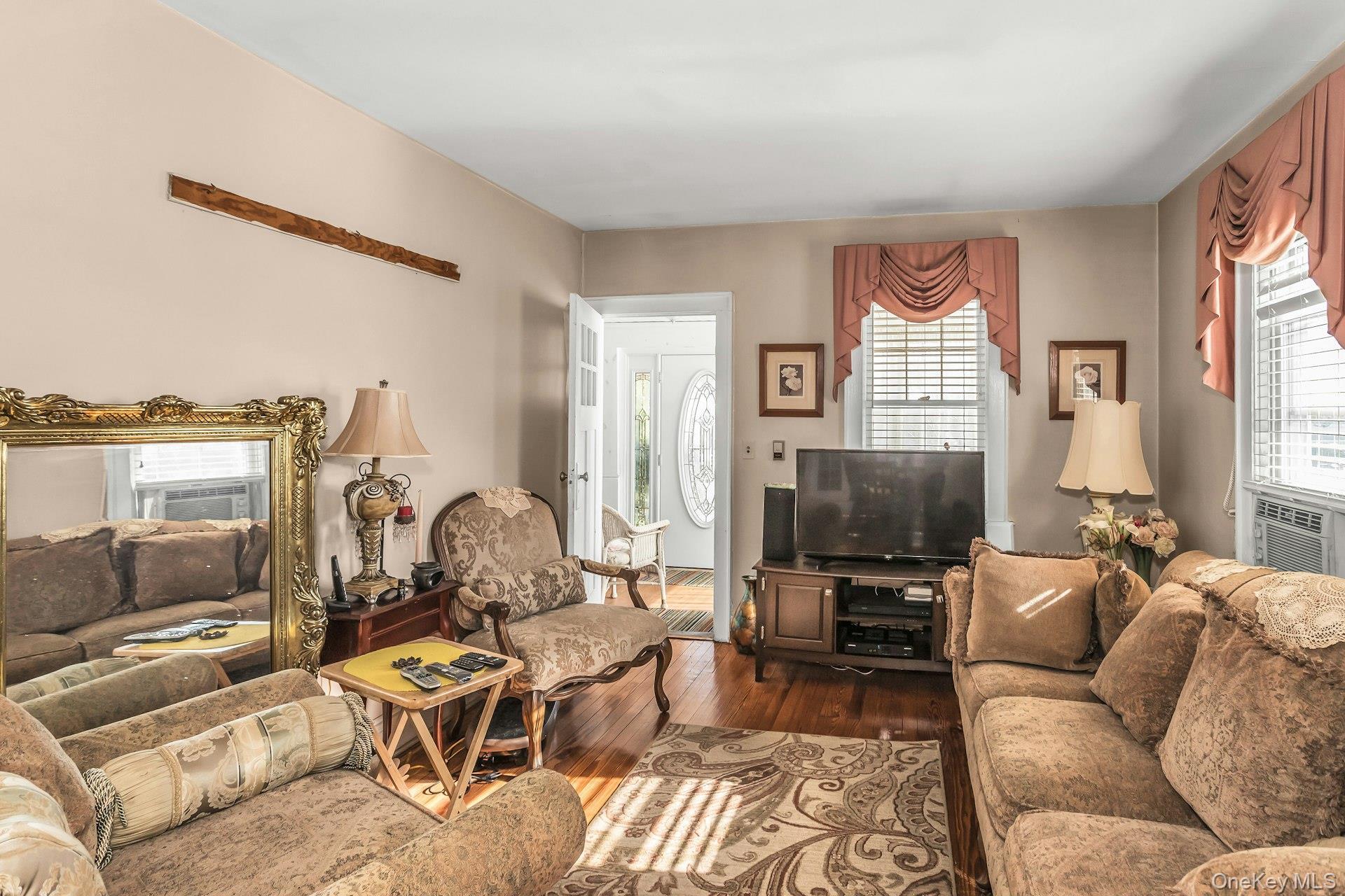 Single Family Babylon  Nassau County, NY 11520, MLS-965002-6