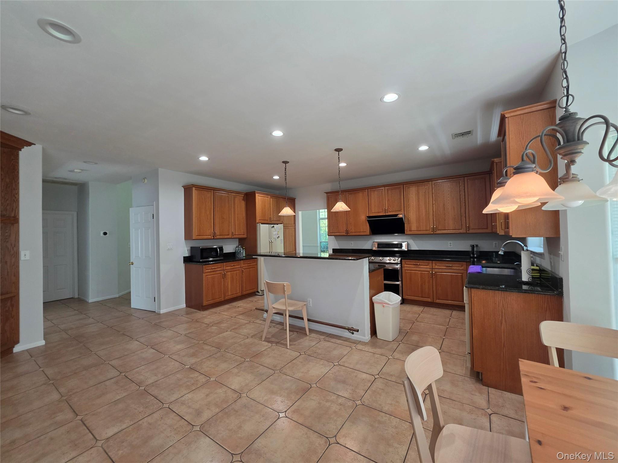 Single Family Arbor Field Way Suffolk County, NY 11755, MLS-965034-6
