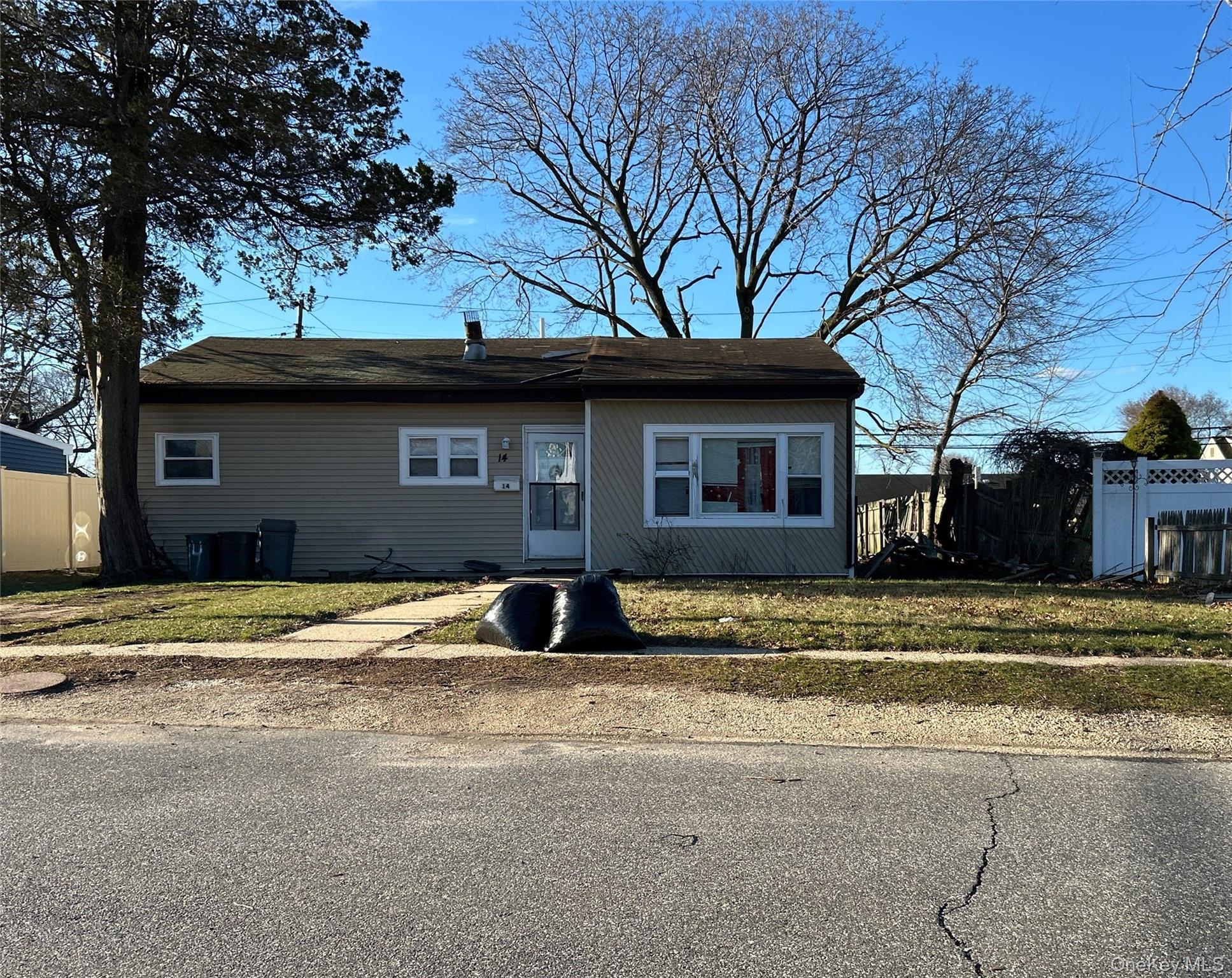 Single Family Chevy Chase  Suffolk County, NY 11701, MLS-965094-2