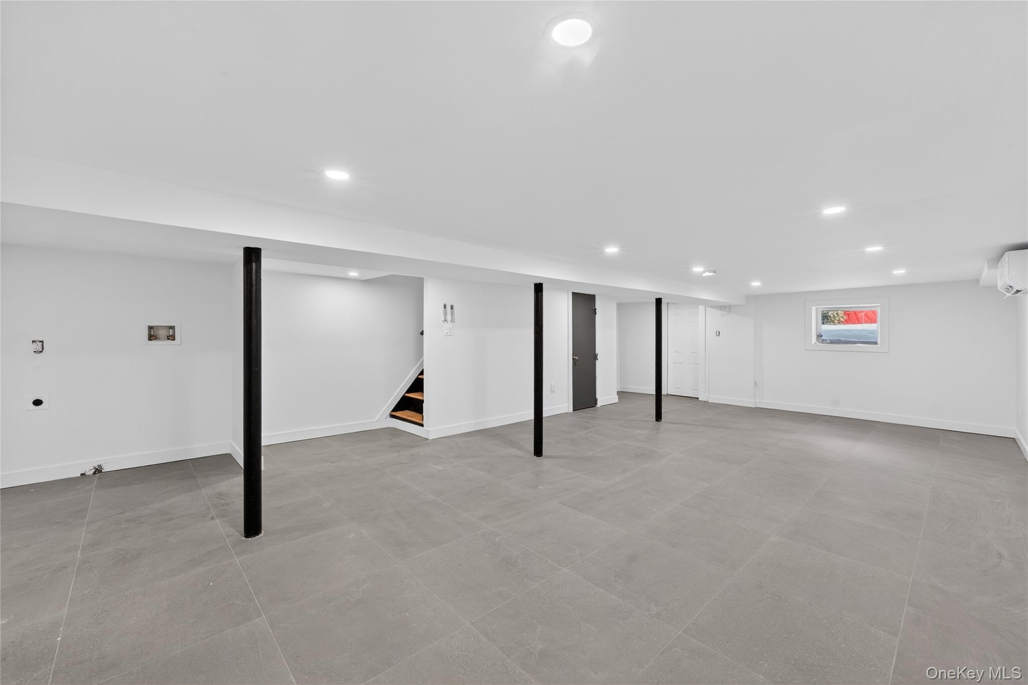 Single Family 35th Queens, NY 11368, MLS-965107-32