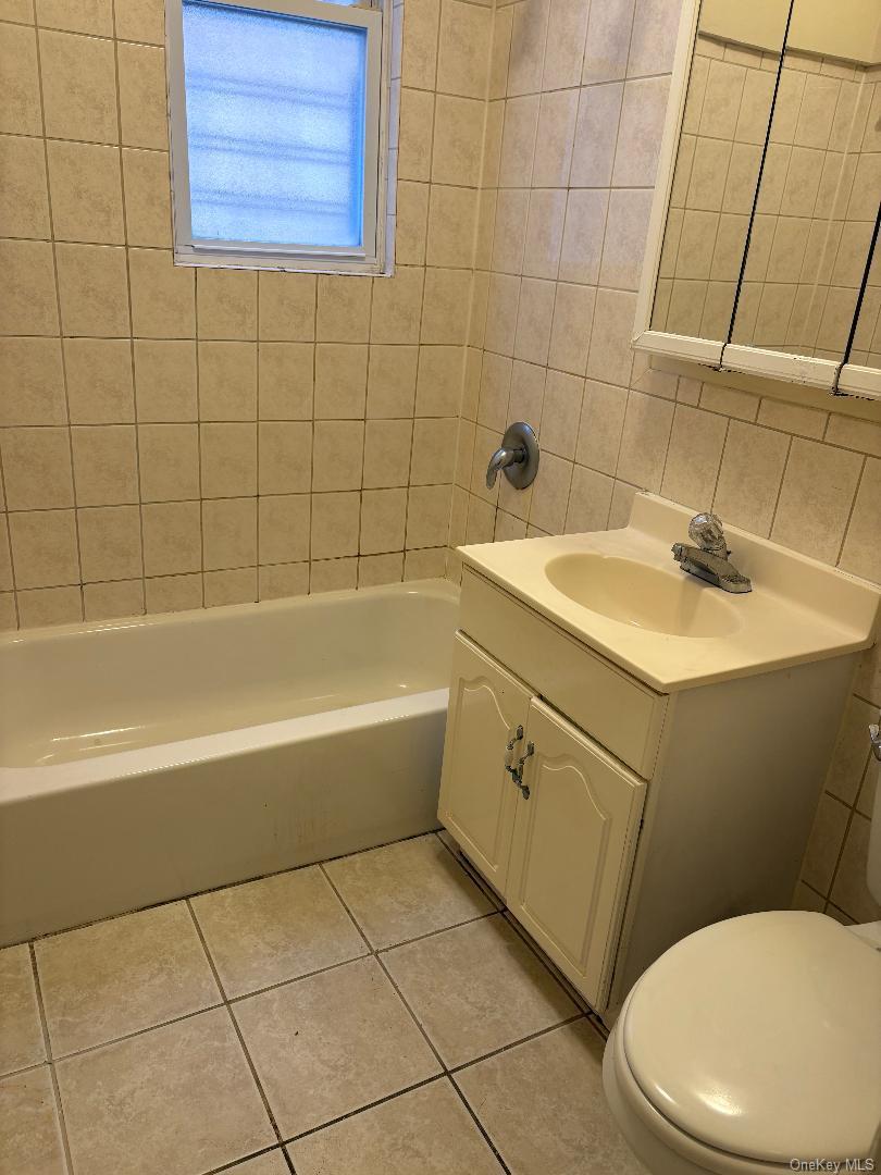 Apartment Seymour  Bronx, NY 10469, MLS-965202-6