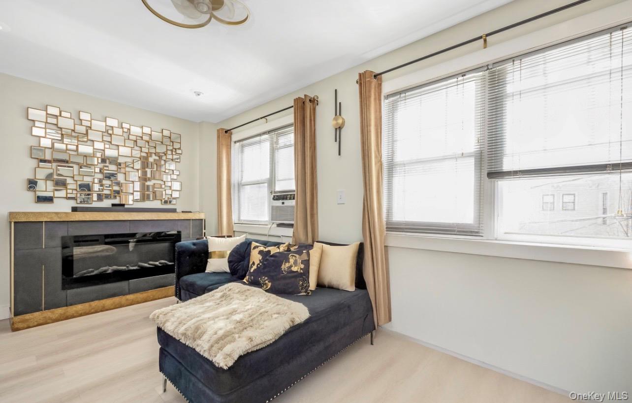 Single Family Welling  Queens, NY 11102, MLS-965207-16