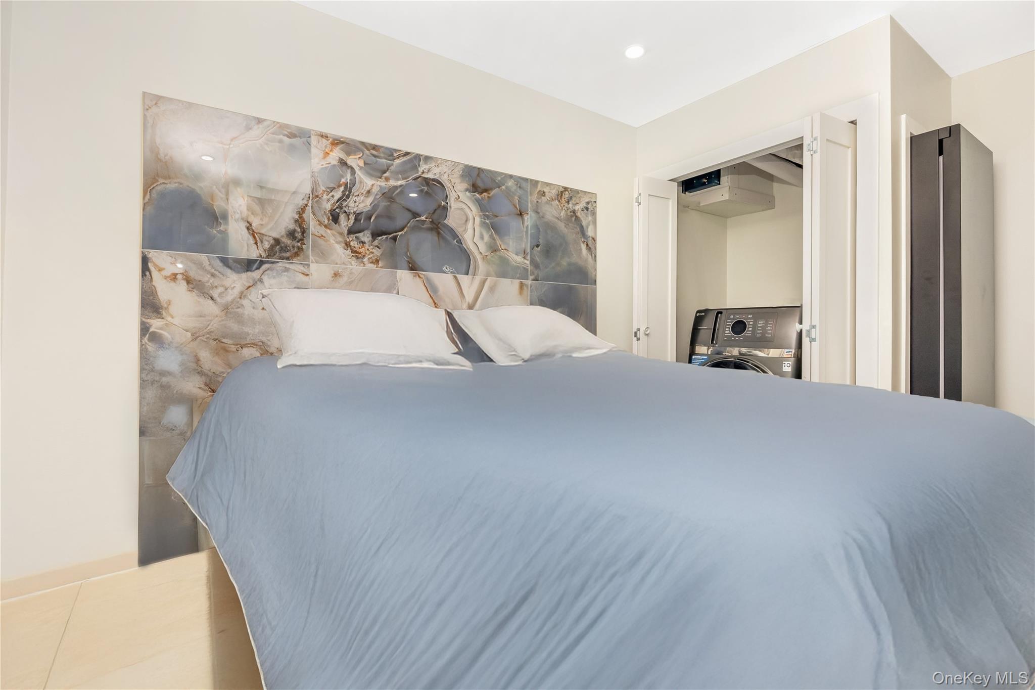 Single Family Welling  Queens, NY 11102, MLS-965207-18