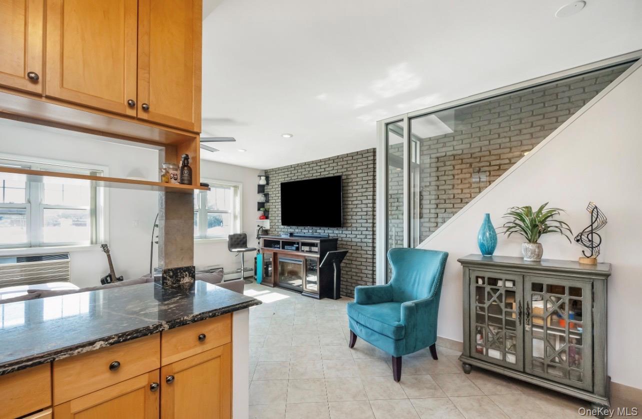 Single Family Welling  Queens, NY 11102, MLS-965207-2