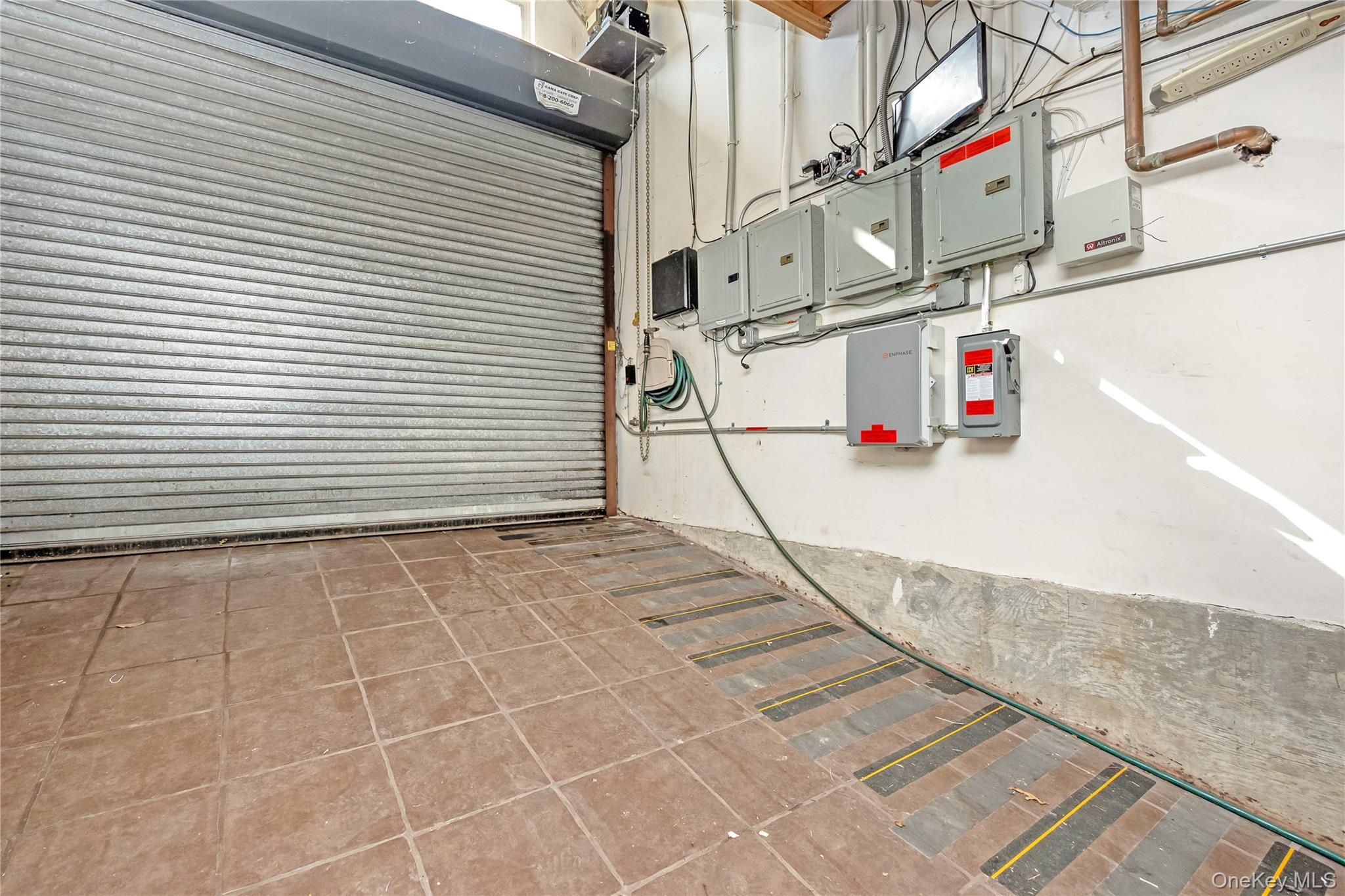 Single Family Welling  Queens, NY 11102, MLS-965207-27