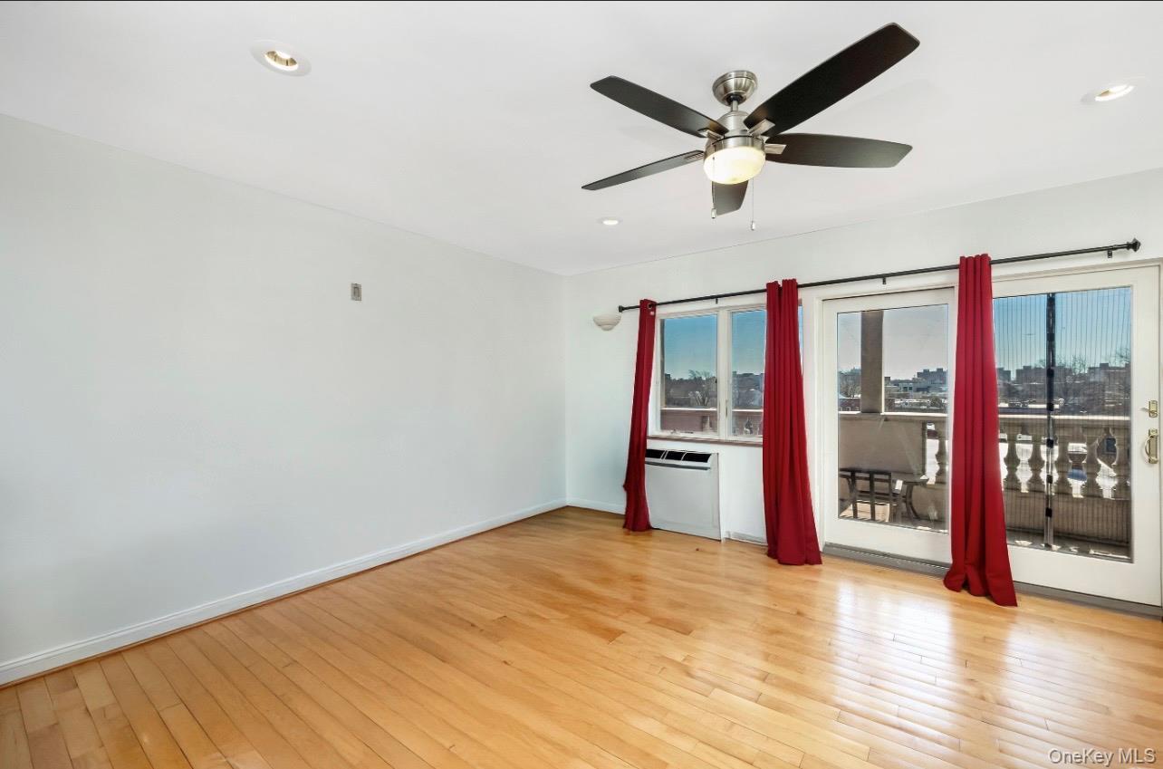 Single Family Welling  Queens, NY 11102, MLS-965207-7