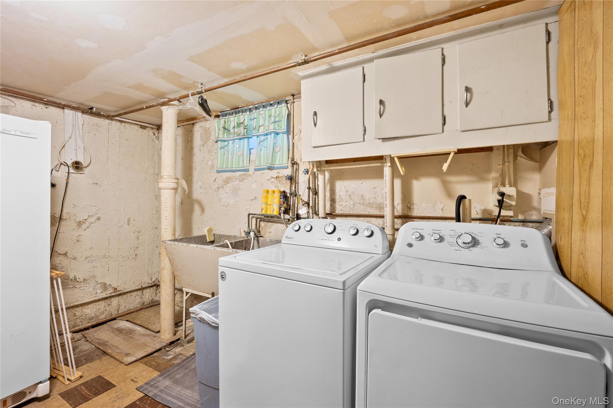 Single Family Hawthorne  Nassau County, NY 11001, MLS-965271-25
