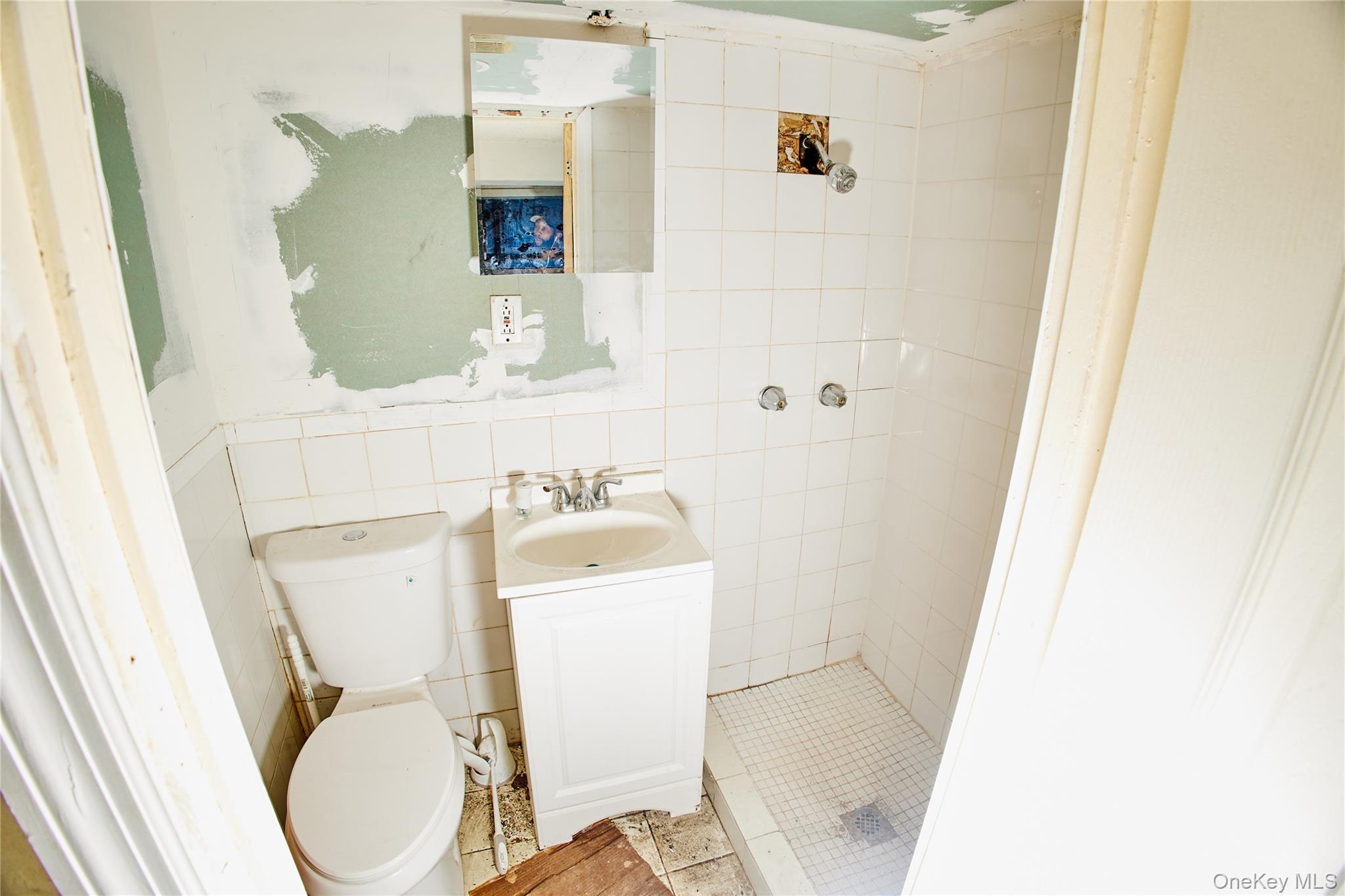 Single Family Nellis  Queens, NY 11413, MLS-965345-21