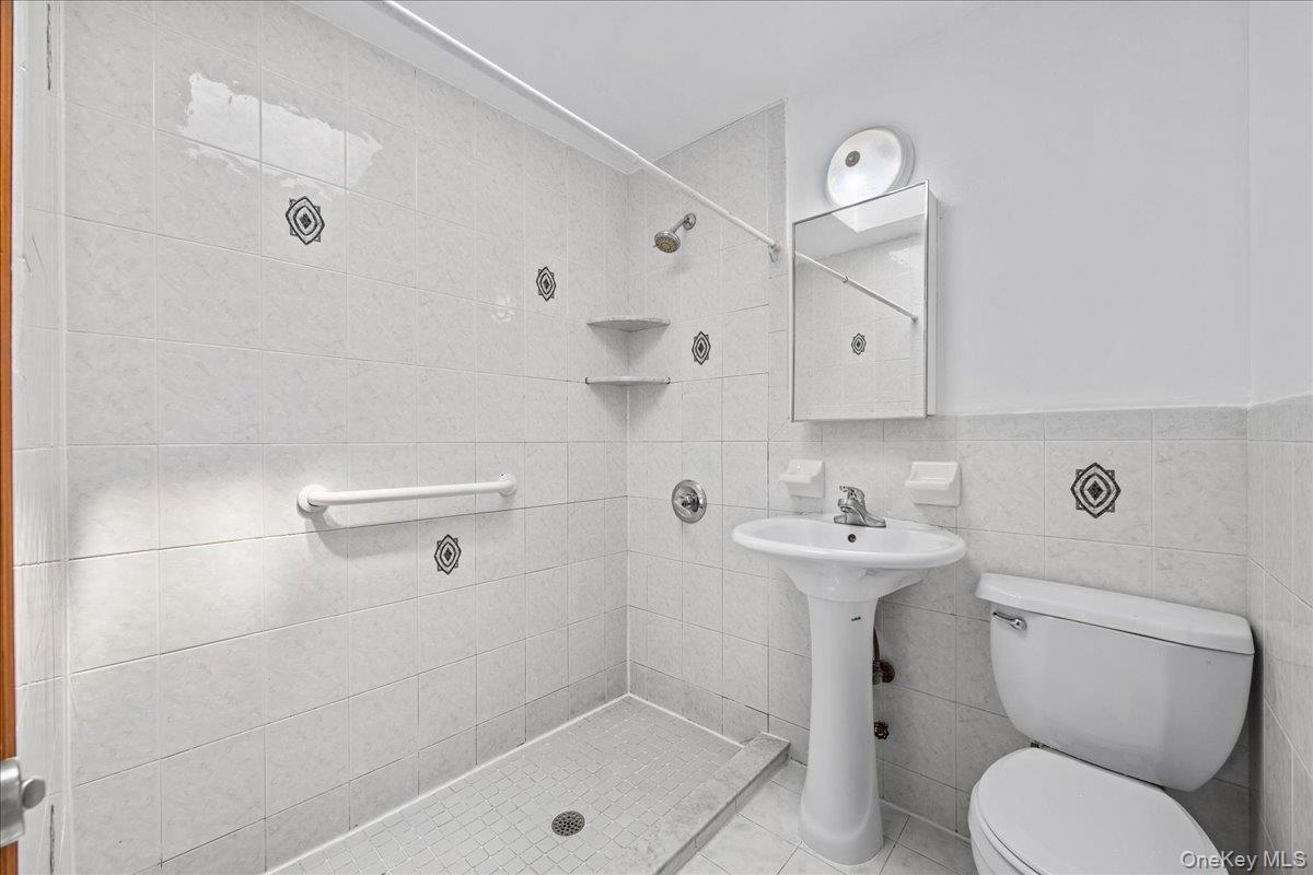 Single Family Sackett Avenue Bronx, NY 10462, MLS-965418-13