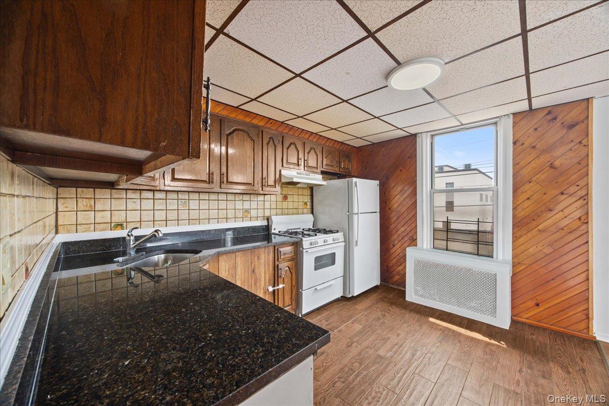 Single Family Sackett Avenue Bronx, NY 10462, MLS-965418-5