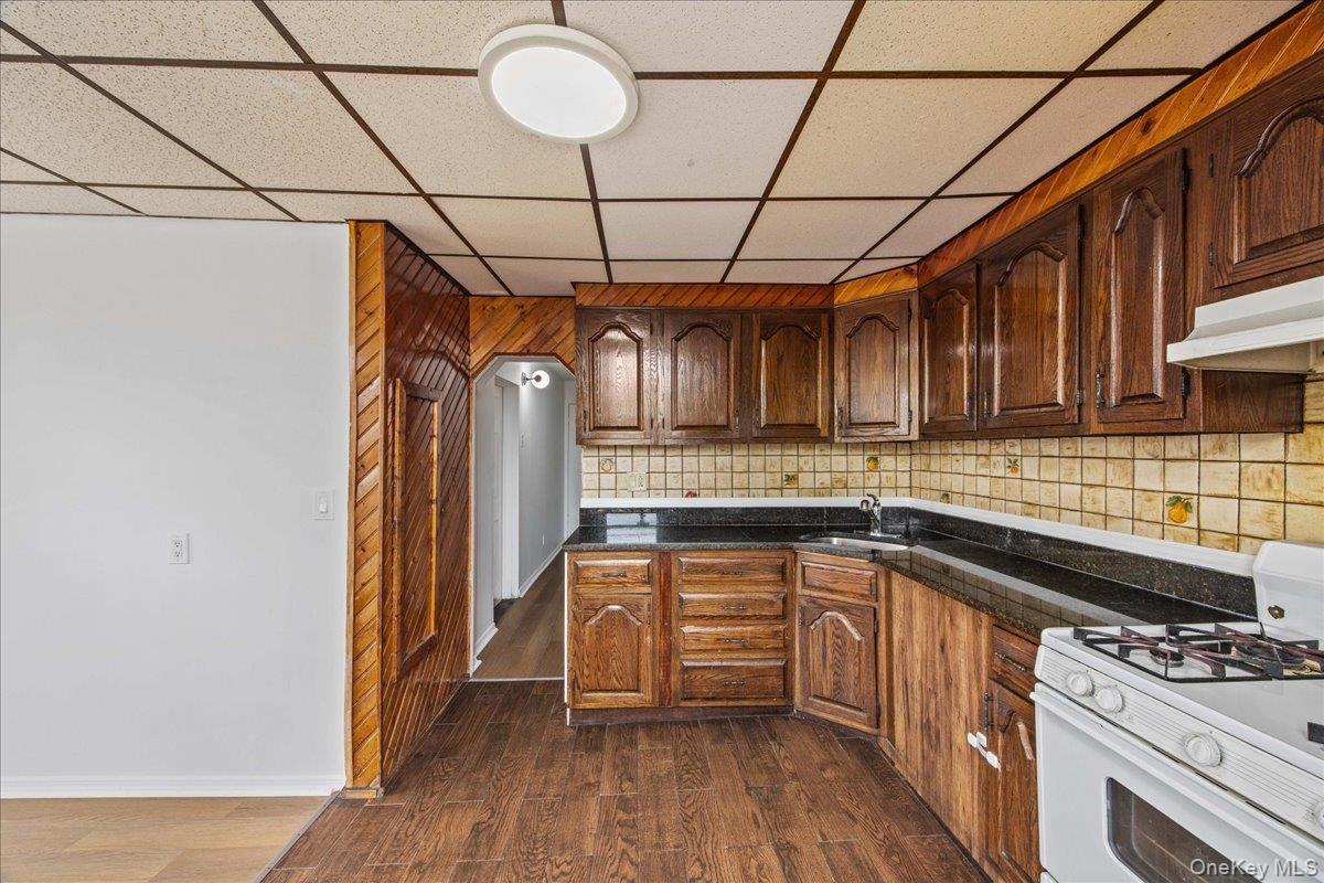 Single Family Sackett Avenue Bronx, NY 10462, MLS-965418-8