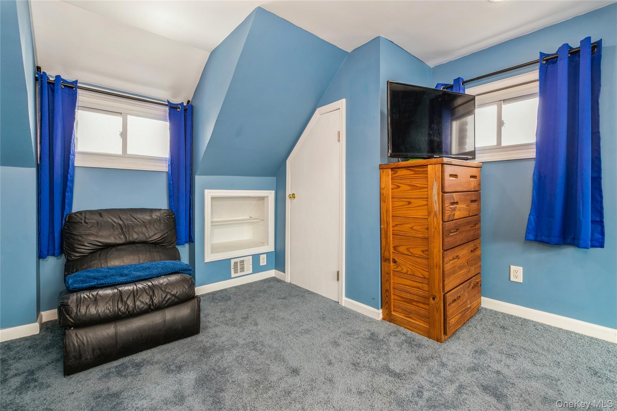 Single Family Hickory  Suffolk County, NY 11722, MLS-965554-15