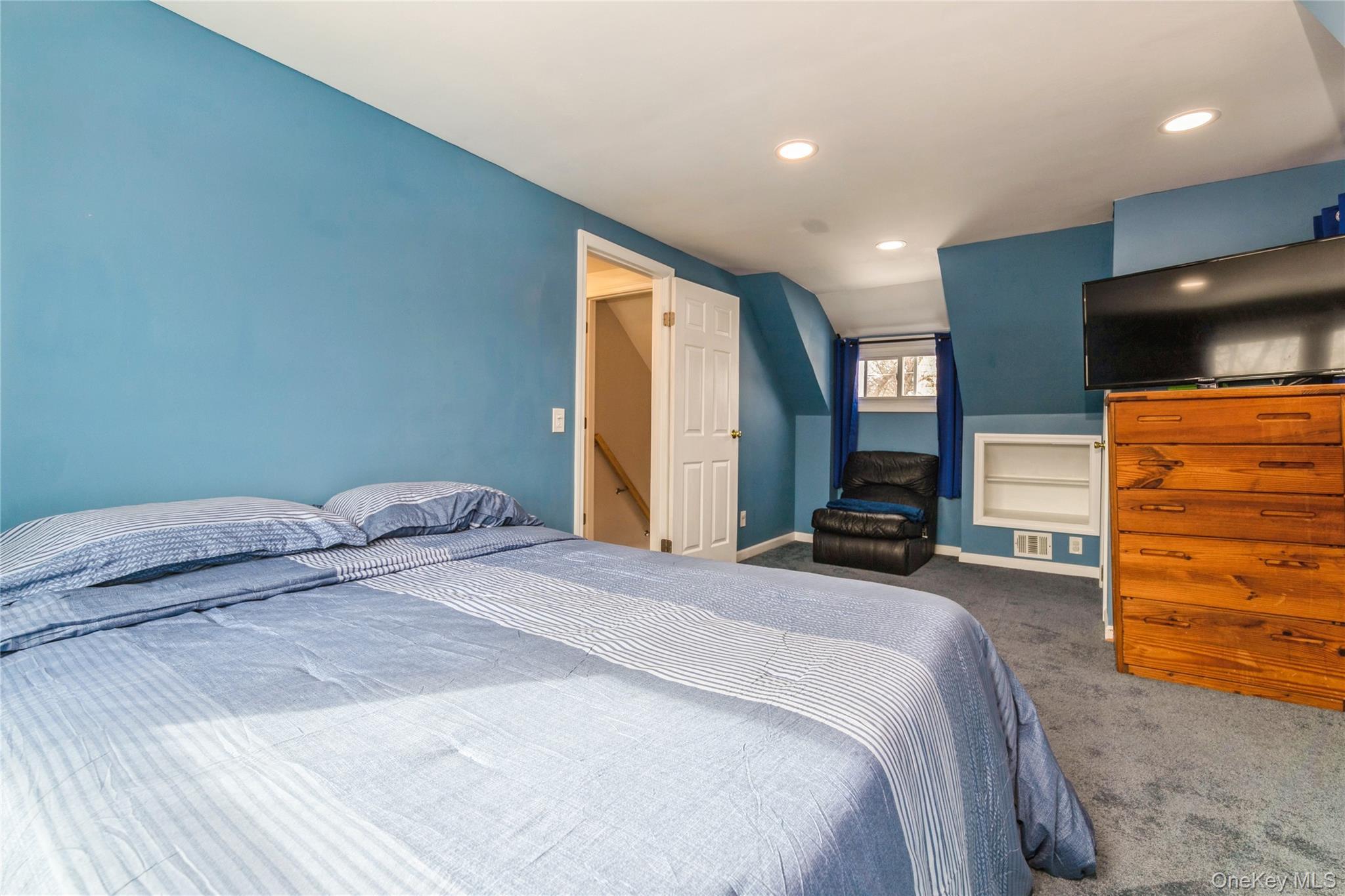 Single Family Hickory  Suffolk County, NY 11722, MLS-965554-17