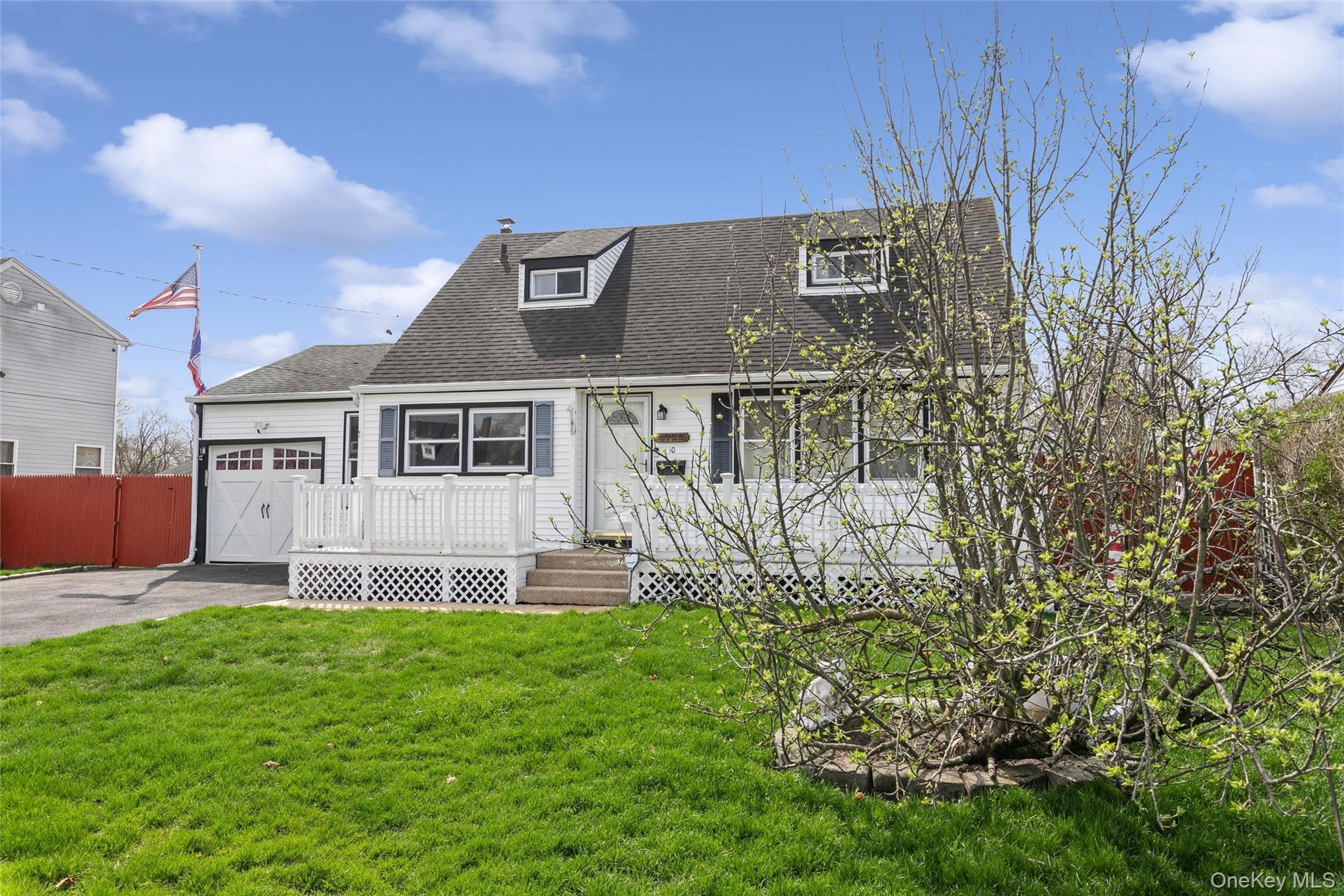 Single Family Hickory  Suffolk County, NY 11722, MLS-965554-33