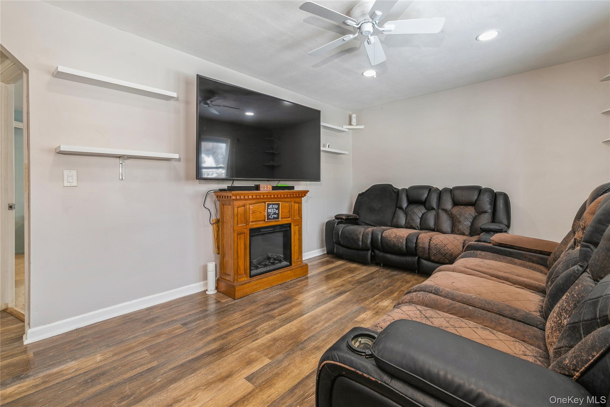 Single Family Hickory  Suffolk County, NY 11722, MLS-965554-5