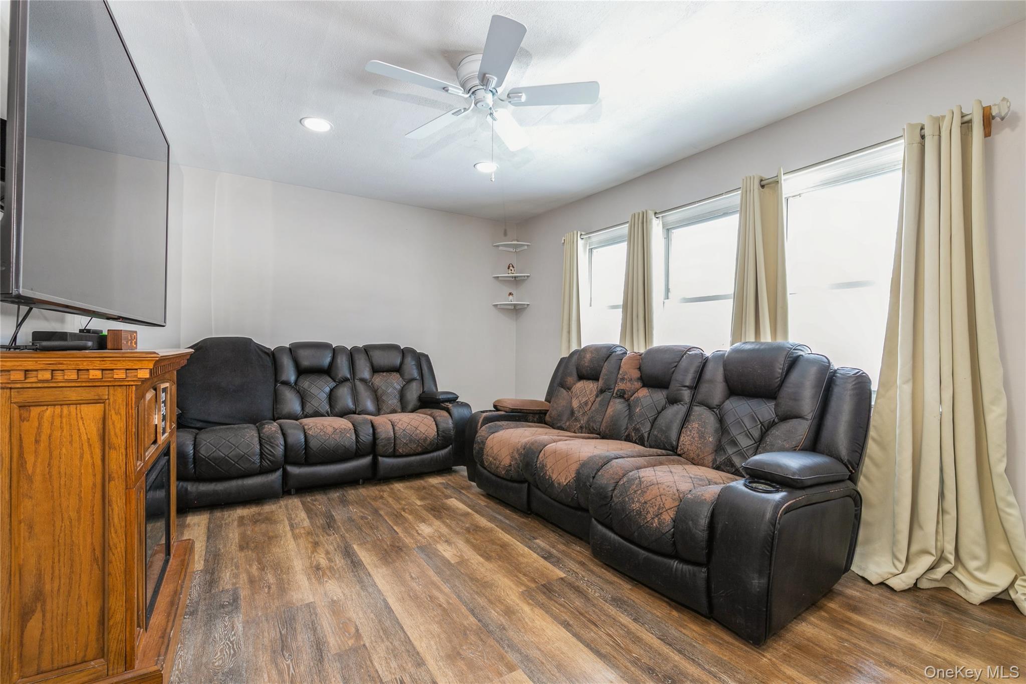 Single Family Hickory  Suffolk County, NY 11722, MLS-965554-6