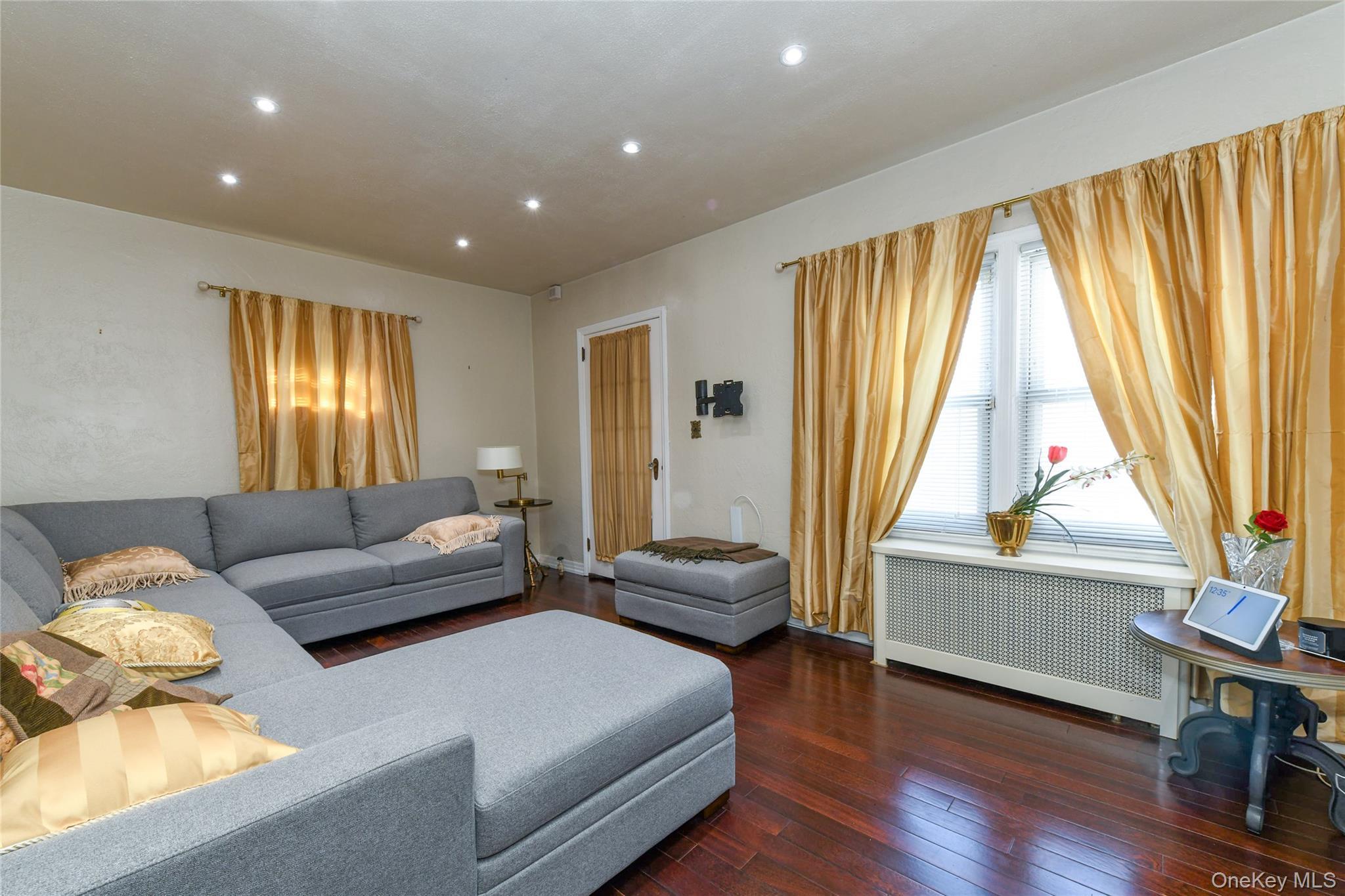 Single Family Van Wyck  Queens, NY 11436, MLS-965571-13