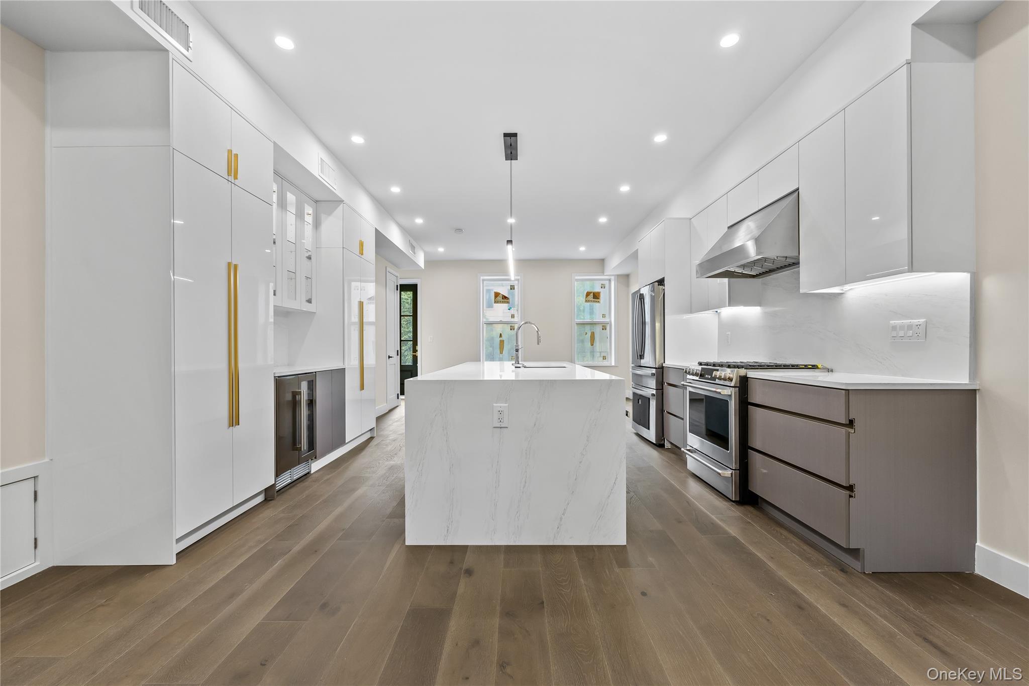 Single Family 45th  Queens, NY 11101, MLS-965575-23