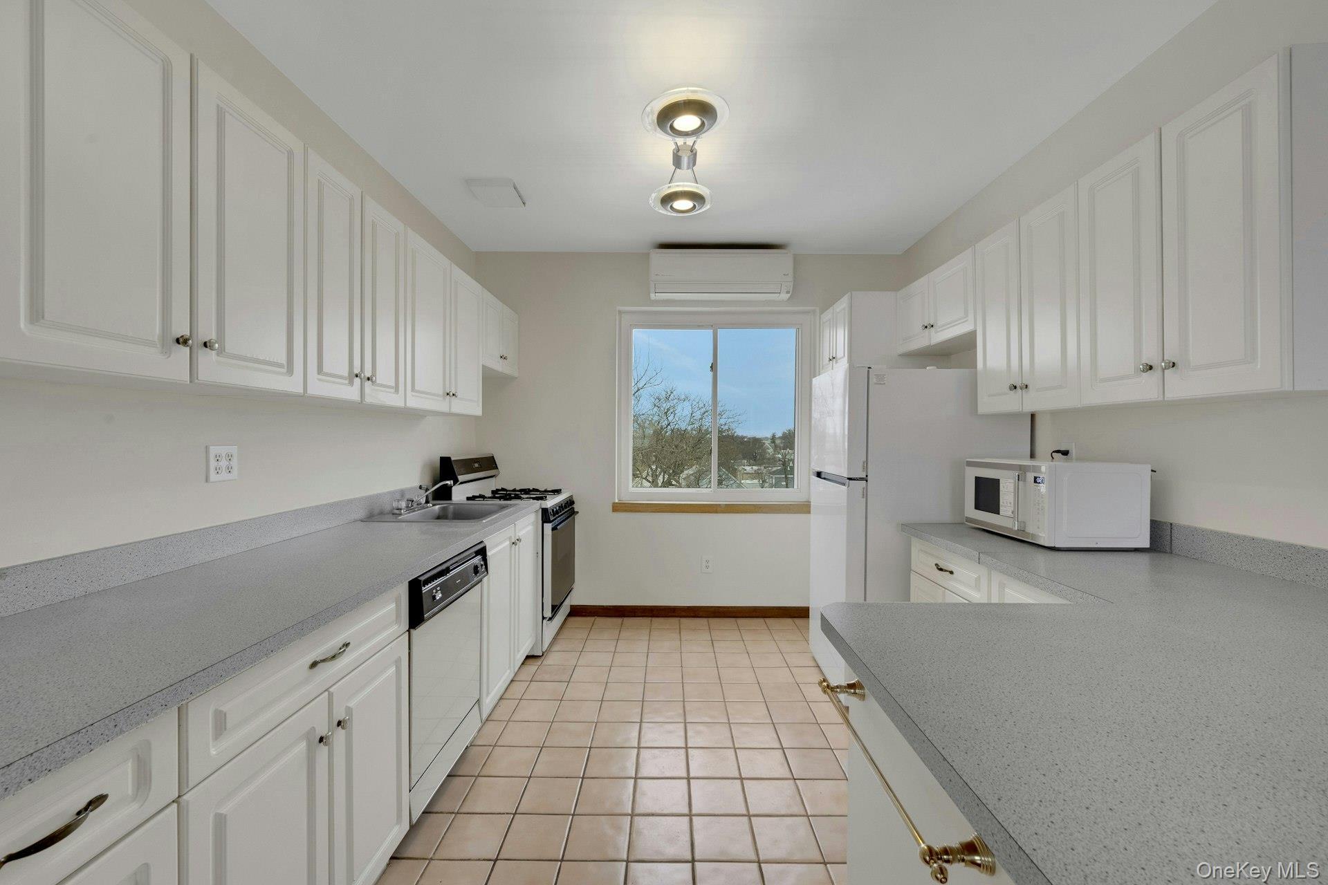 Condo Fordham  Bronx, NY 10464, MLS-965581-11